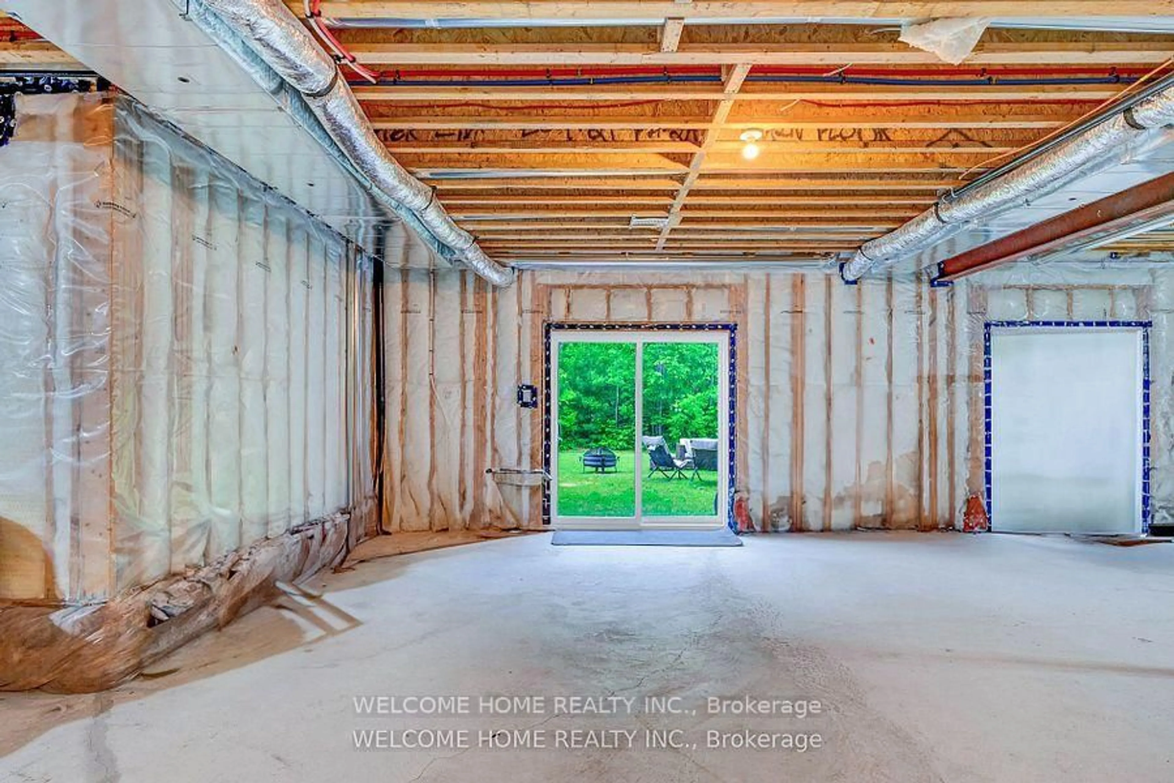 Indoor garage for 65 Redmond Cres, Springwater Ontario L9X 1Z8