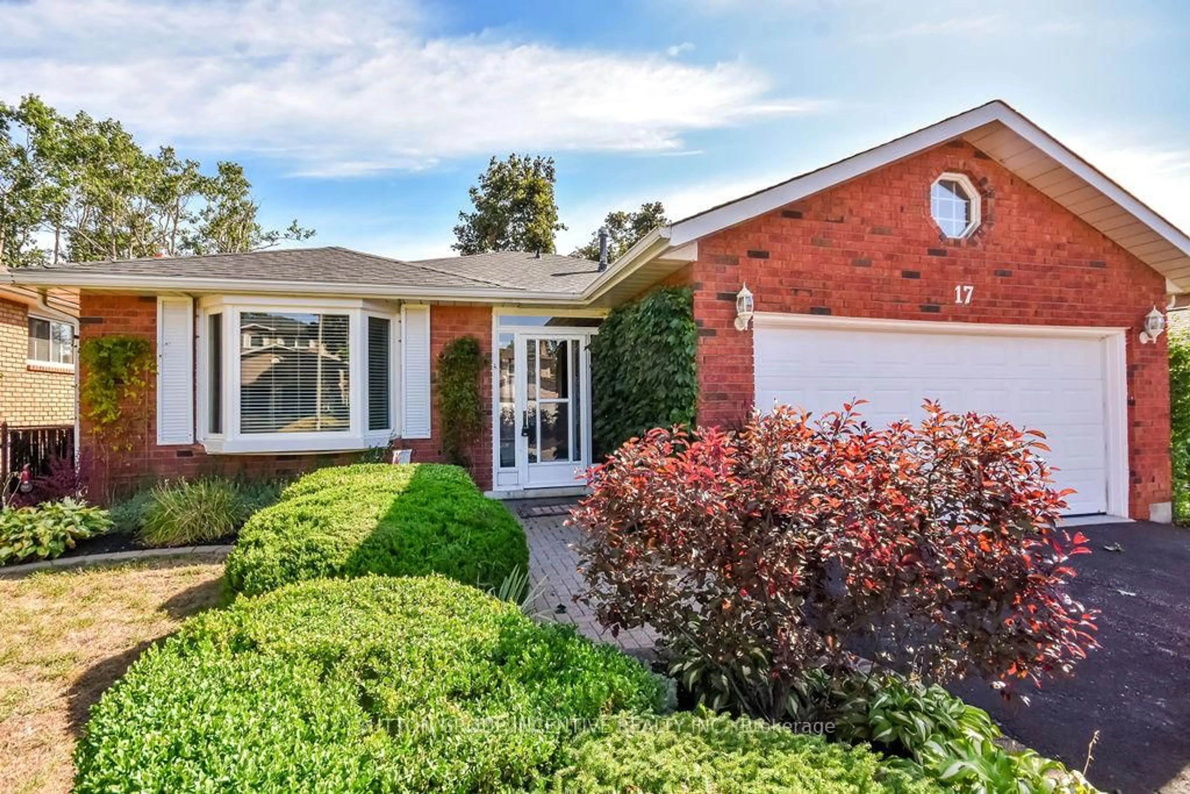 Home with brick exterior material, street for 17 Kenny Cres, Barrie Ontario L4N 6C7