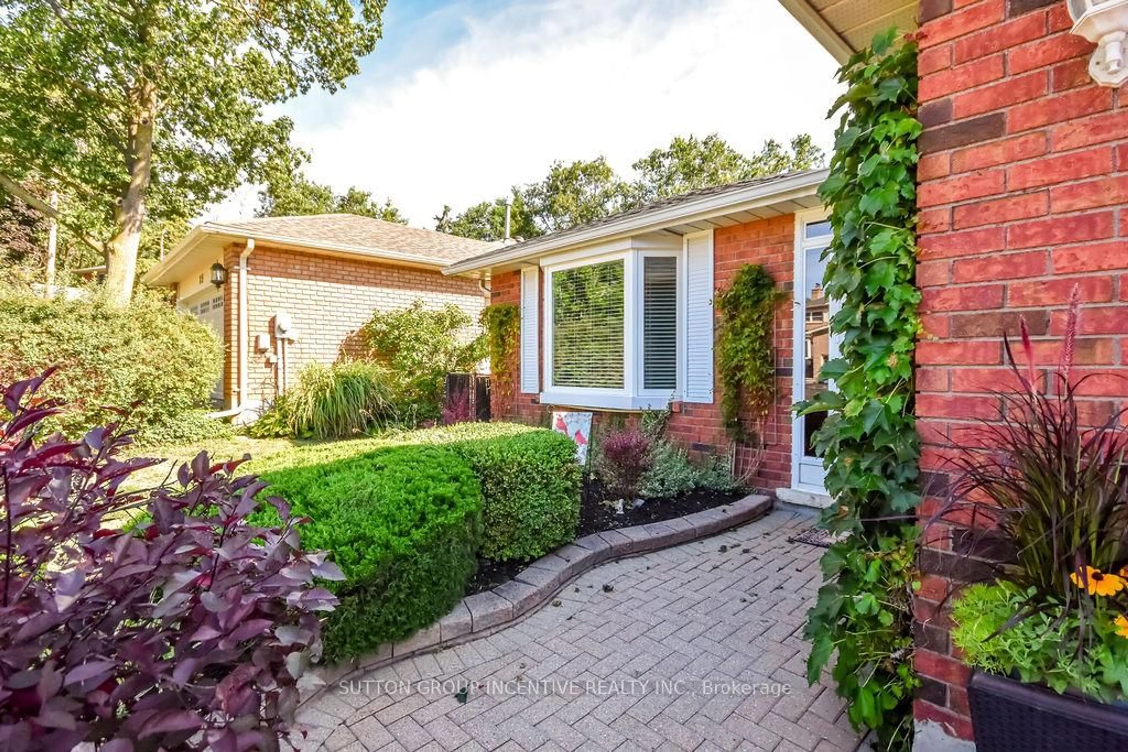Home with brick exterior material, street for 17 Kenny Cres, Barrie Ontario L4N 6C7
