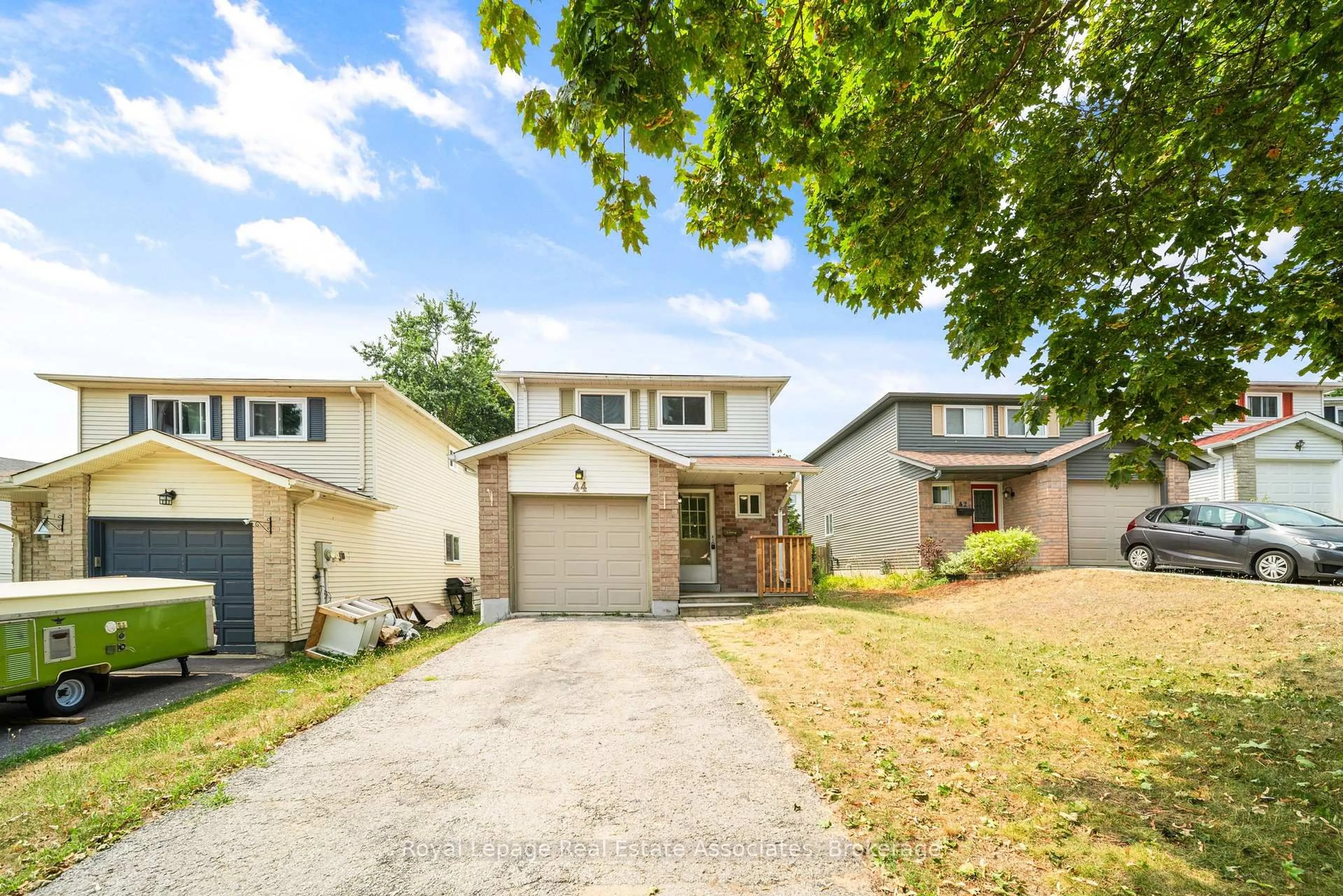 Unknown for 44 Hemingway Cres, Barrie Ontario L4N 5G1