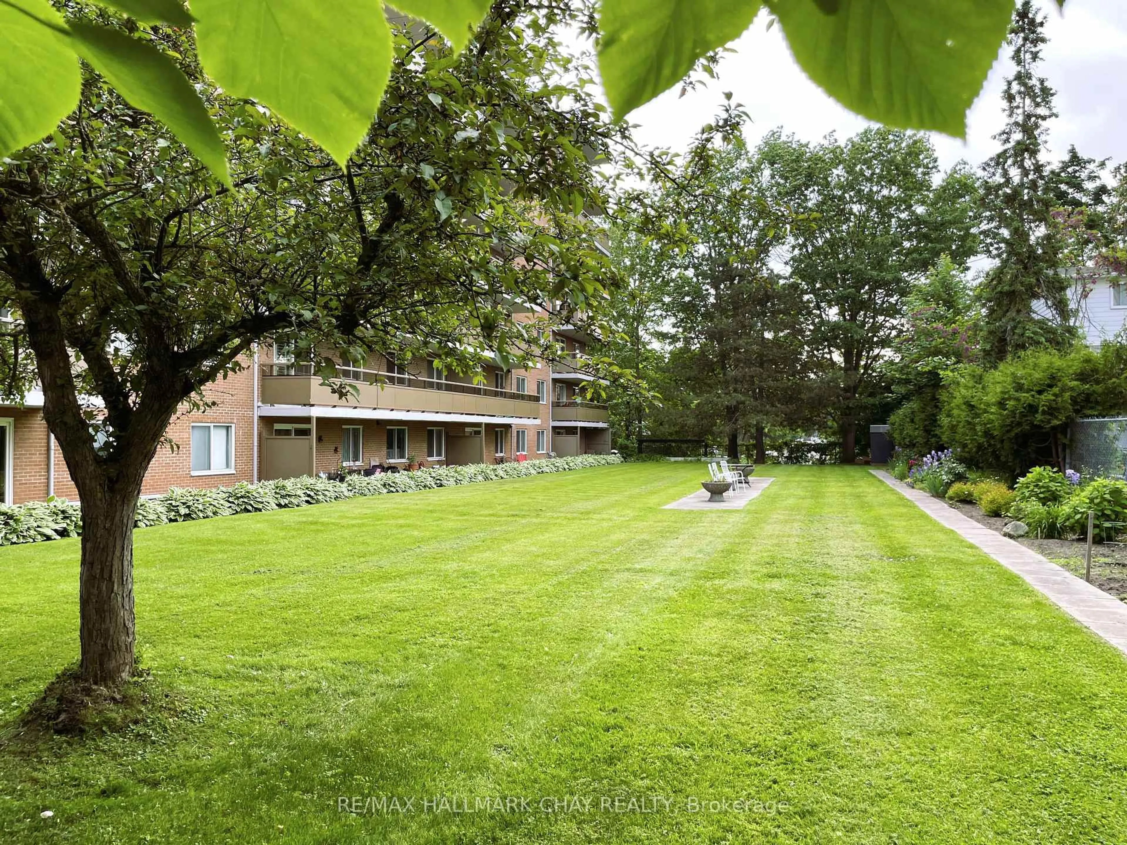 Patio, unknown for 414 Blake St #702, Barrie Ontario L4M 5J7