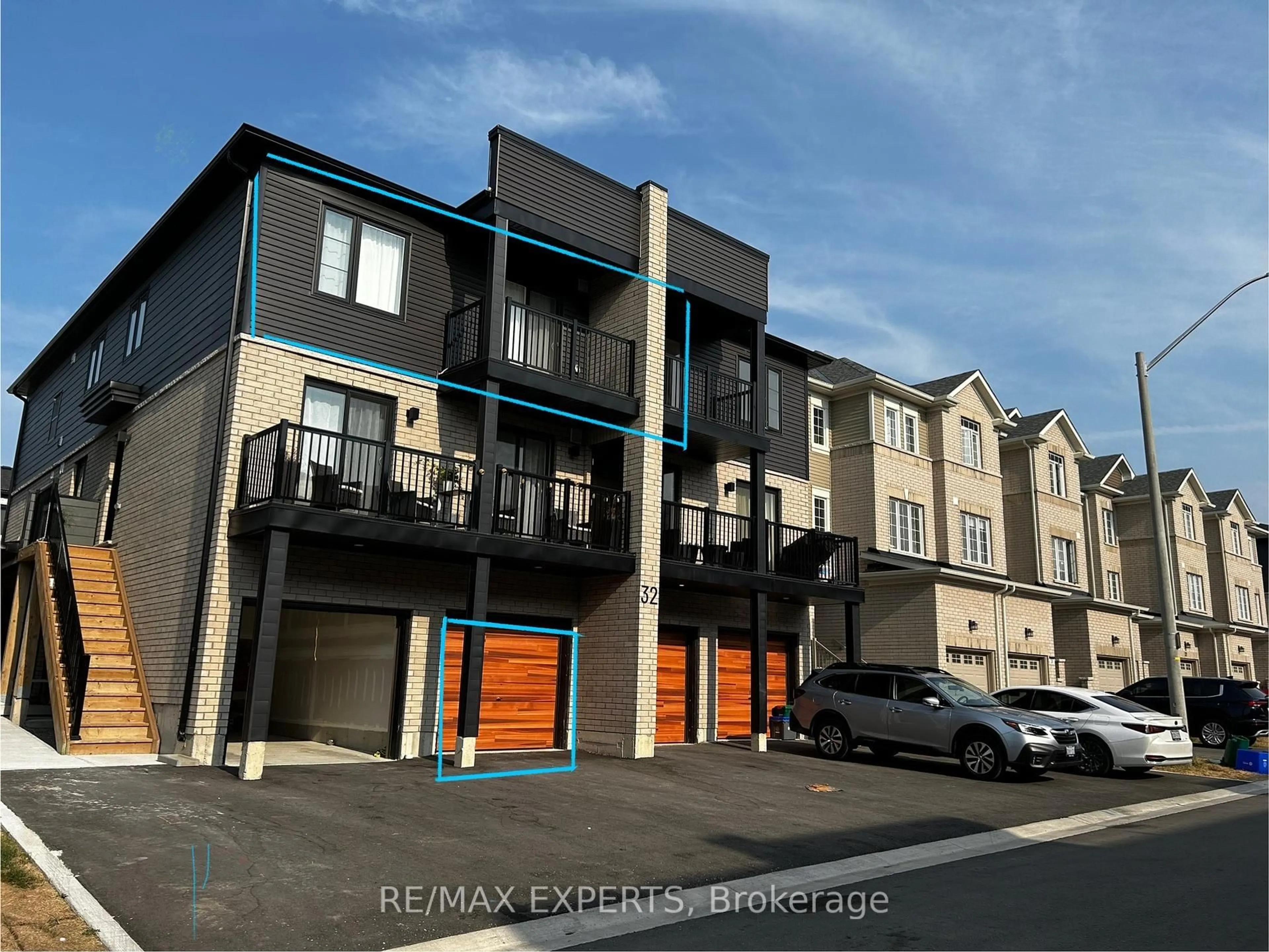 A pic from outside/outdoor area/front of a property/back of a property/a pic from drone, street for 32 Wagon Lane #30, Barrie Ontario L9J 0C2