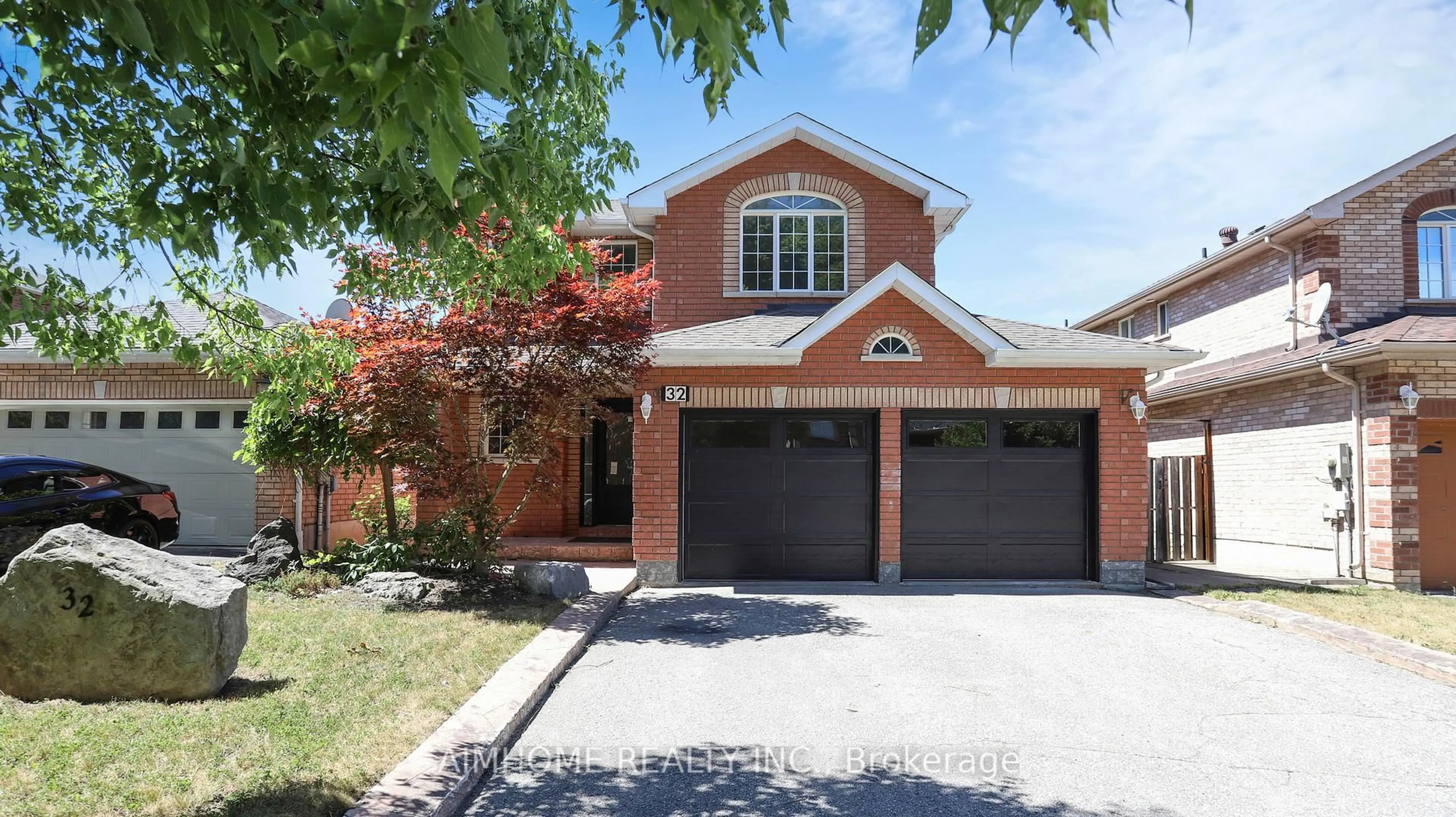 Home with brick exterior material, street for 32 Bloom Cres, Barrie Ontario L4N 0S8