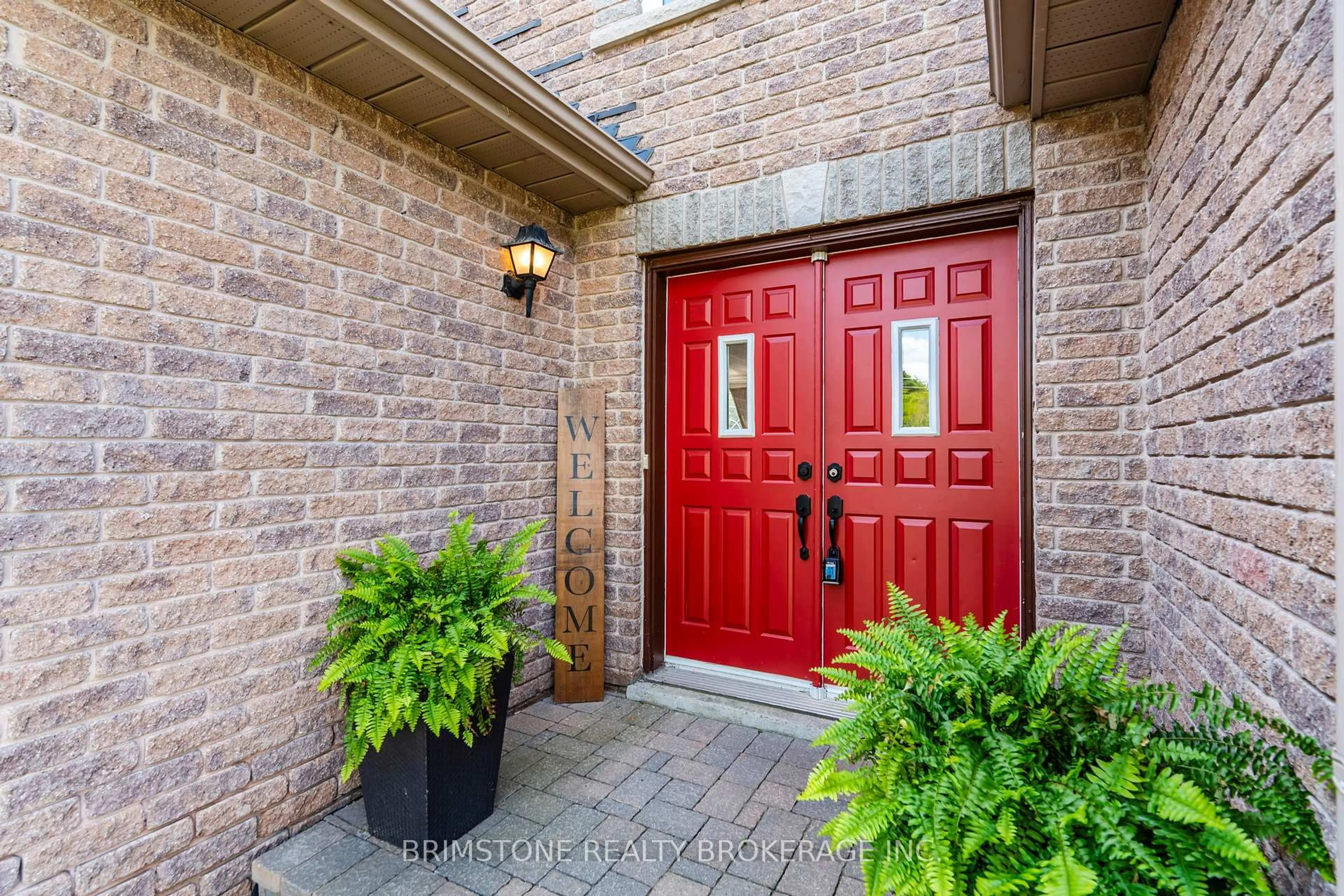 Indoor entryway for 63 Prince George Cres, Barrie Ontario L4N 0K9