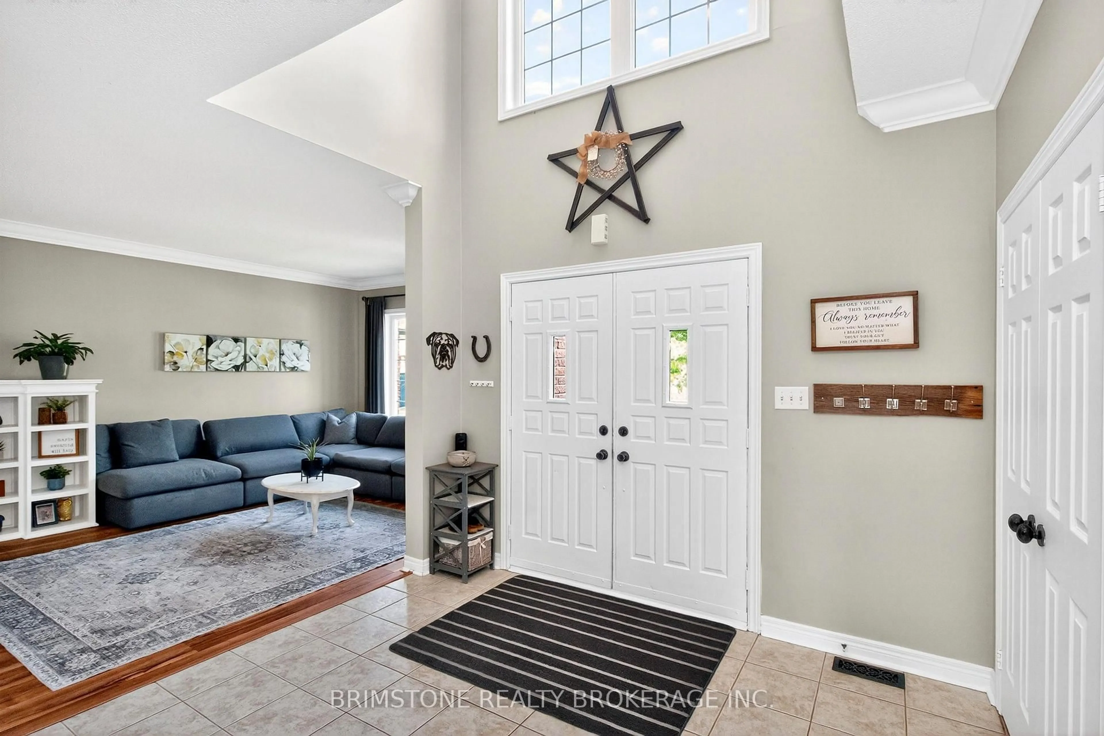 Indoor entryway for 63 Prince George Cres, Barrie Ontario L4N 0K9