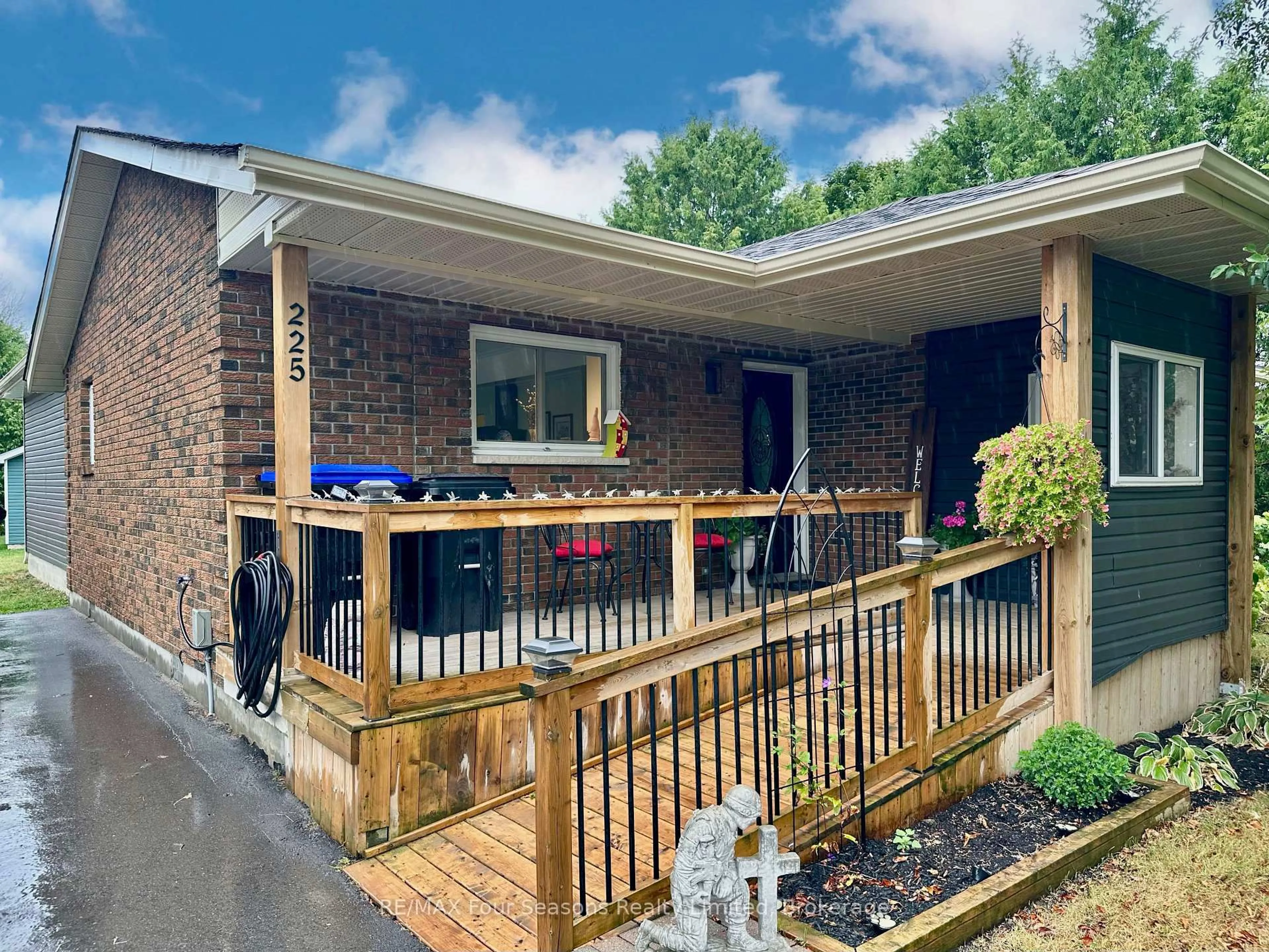 Unknown for 225 CHRISTOPHER St, Clearview Ontario L0M 1S0