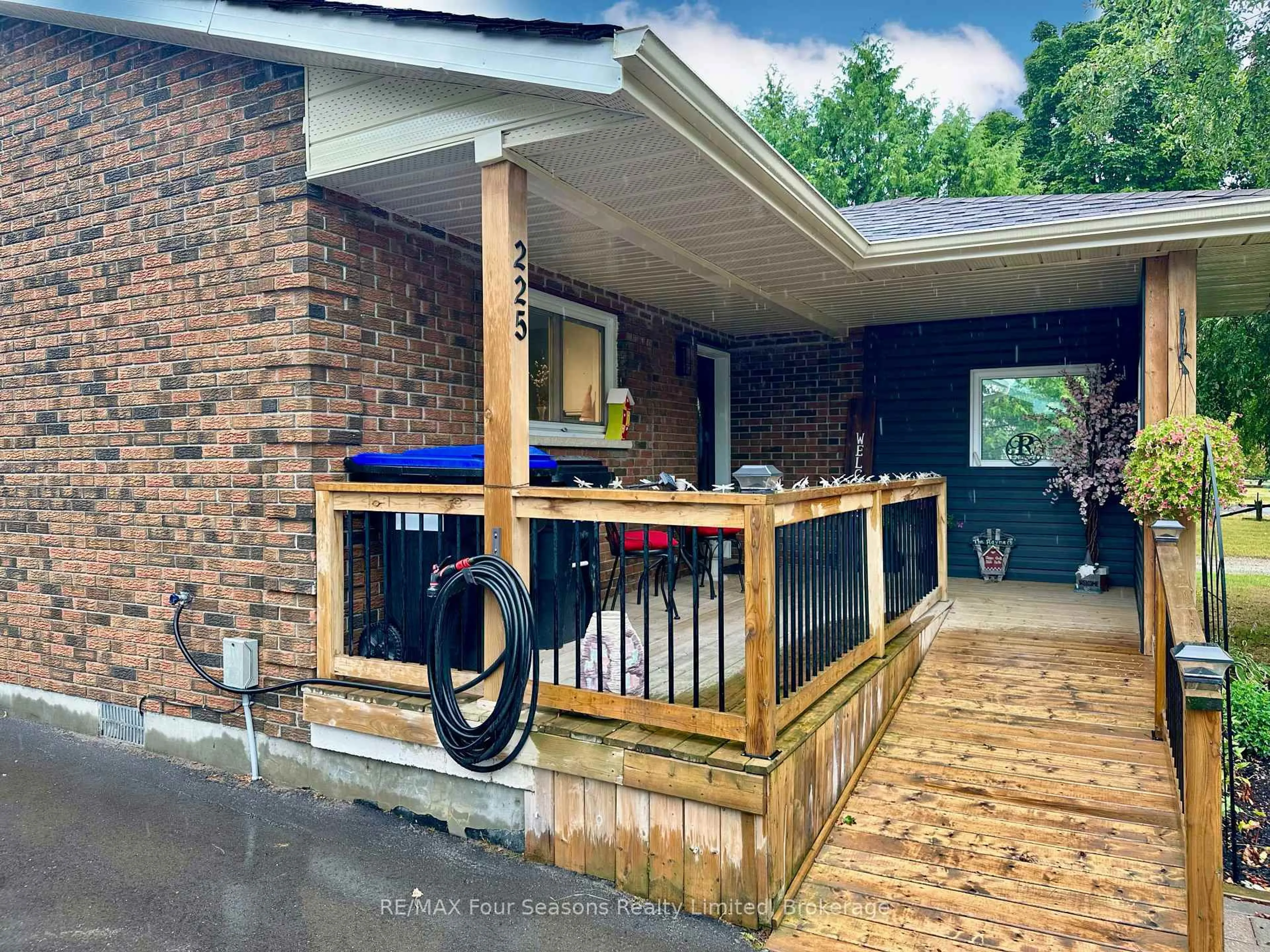 Unknown for 225 CHRISTOPHER St, Clearview Ontario L0M 1S0