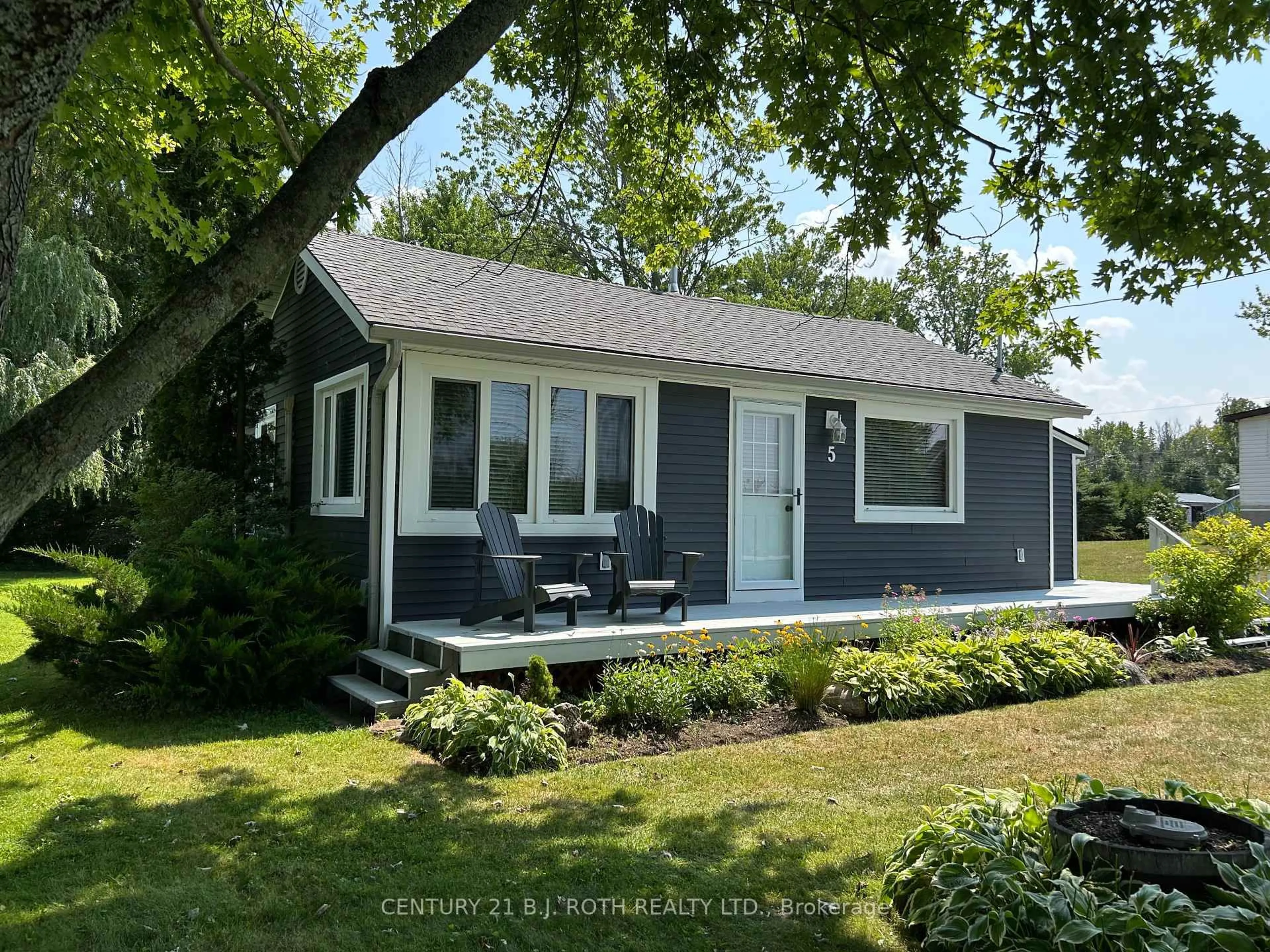 Home with vinyl exterior material, street for 5 Delta Dr, Tay Ontario L0K 2C0
