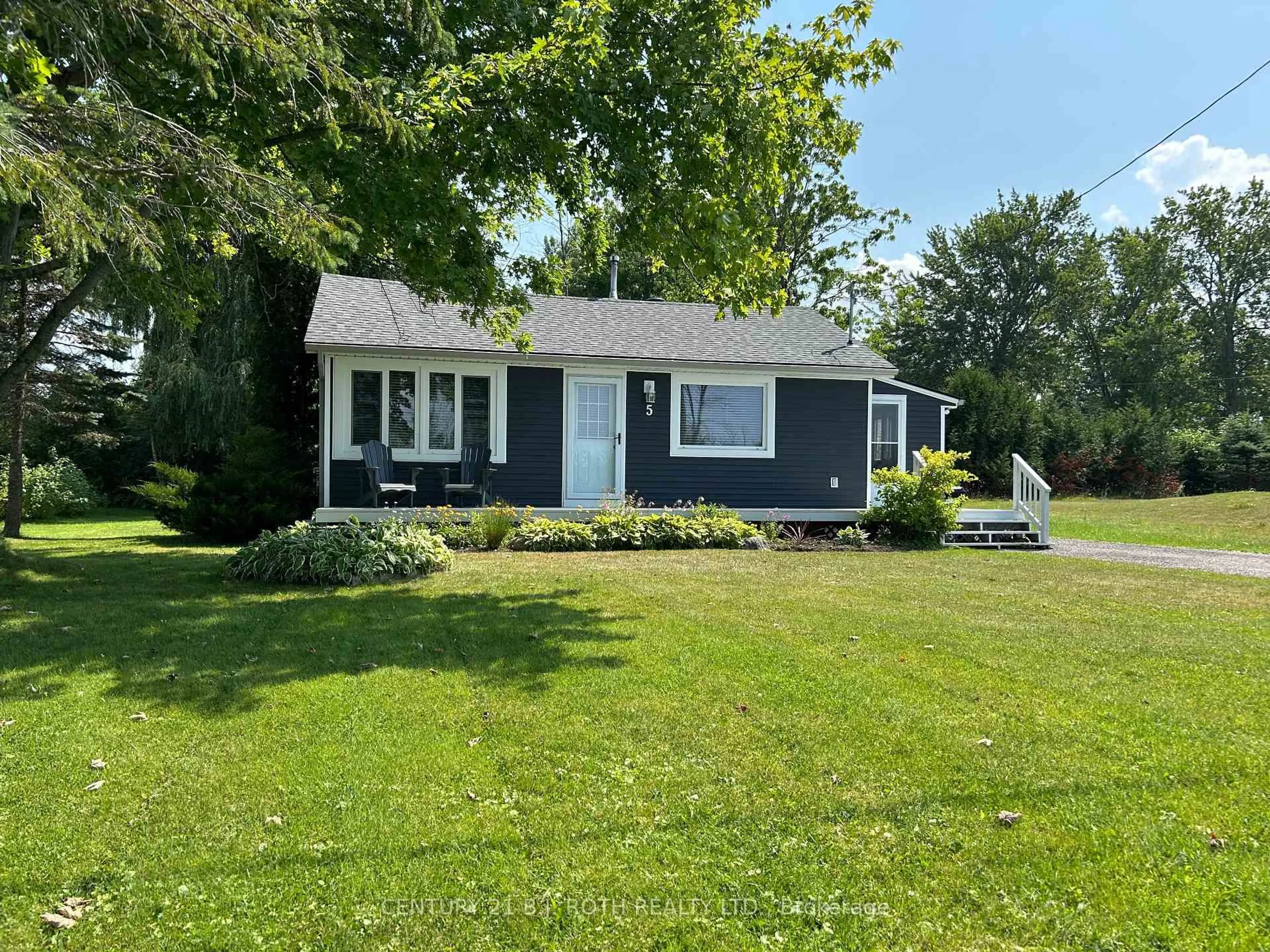 Home with vinyl exterior material, street for 5 Delta Dr, Tay Ontario L0K 2C0