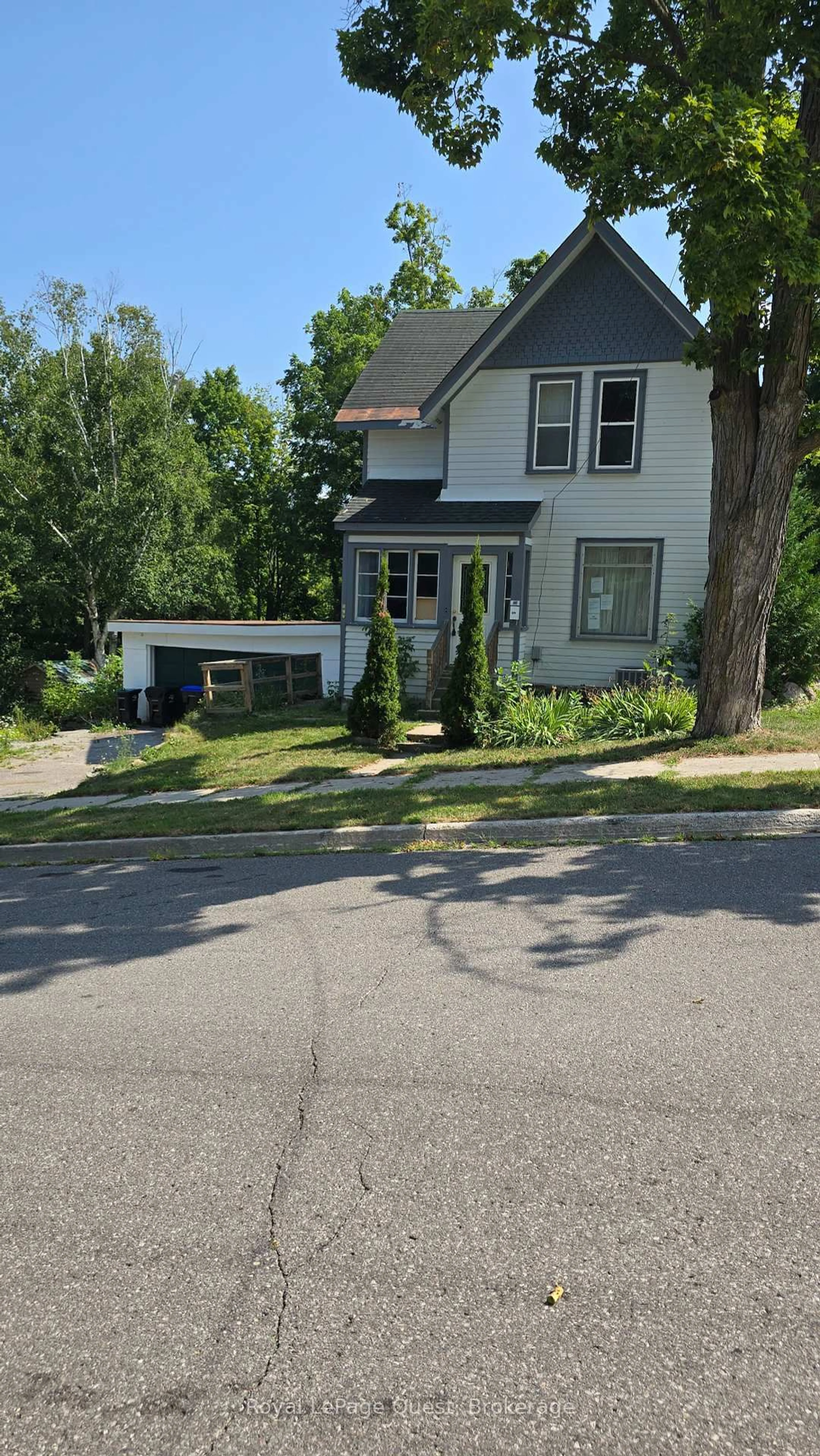 Unknown for 699 Quebec St, Midland Ontario L4R 1E3