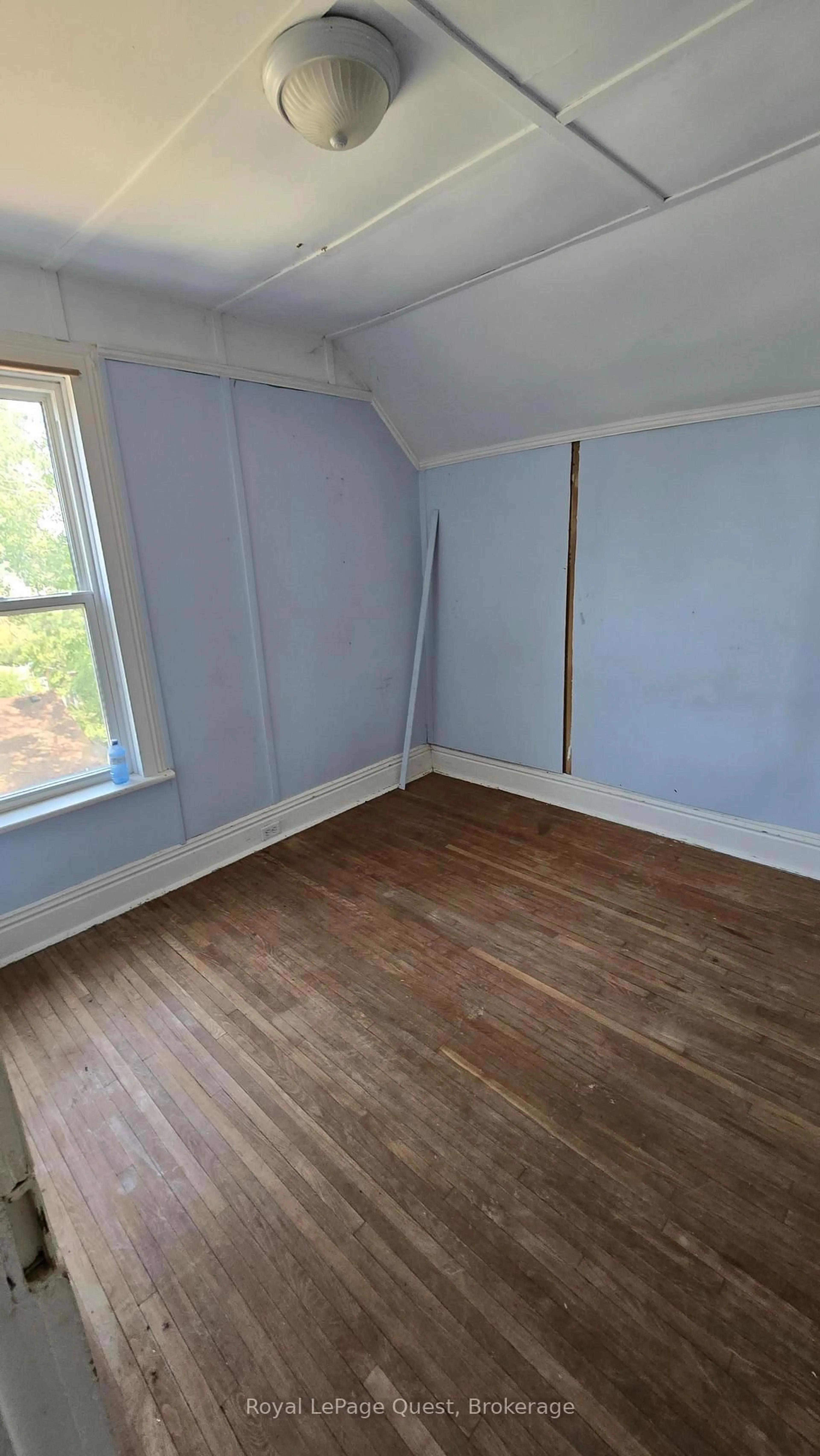 A pic of a room for 699 Quebec St, Midland Ontario L4R 1E3