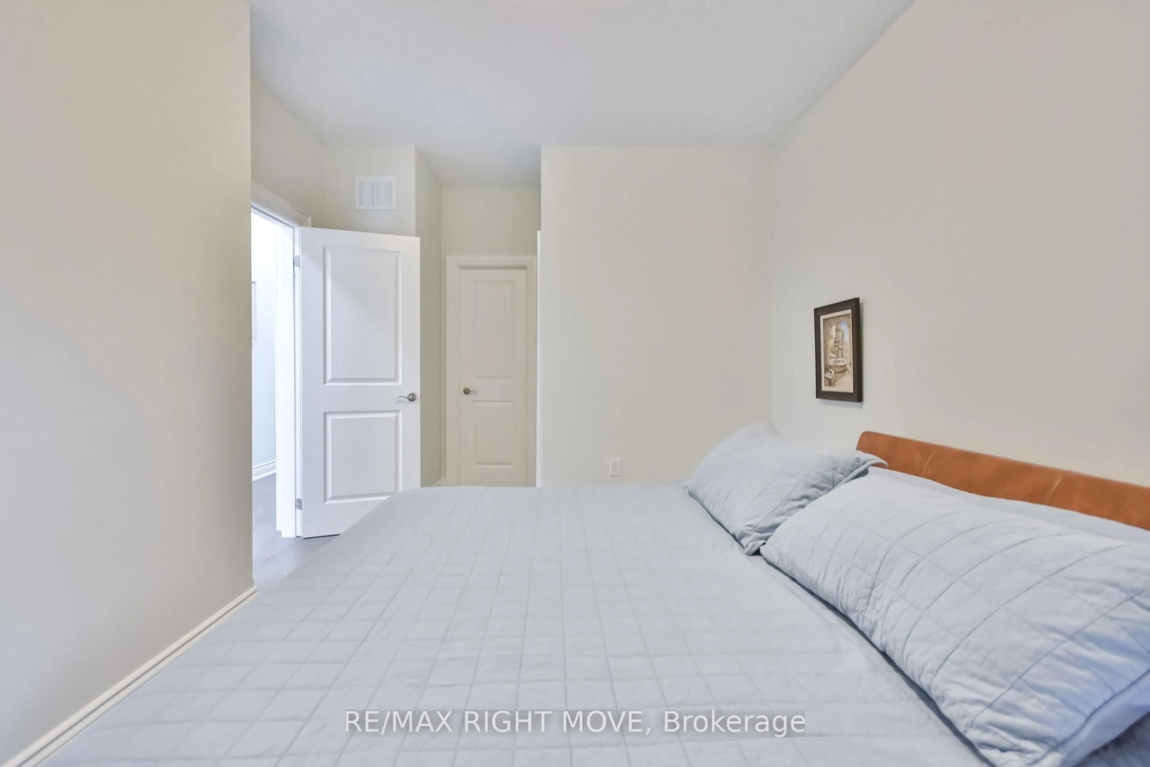 A pic of a room for 10 INVERMARA Crt #28, Orillia Ontario L3V 0B7
