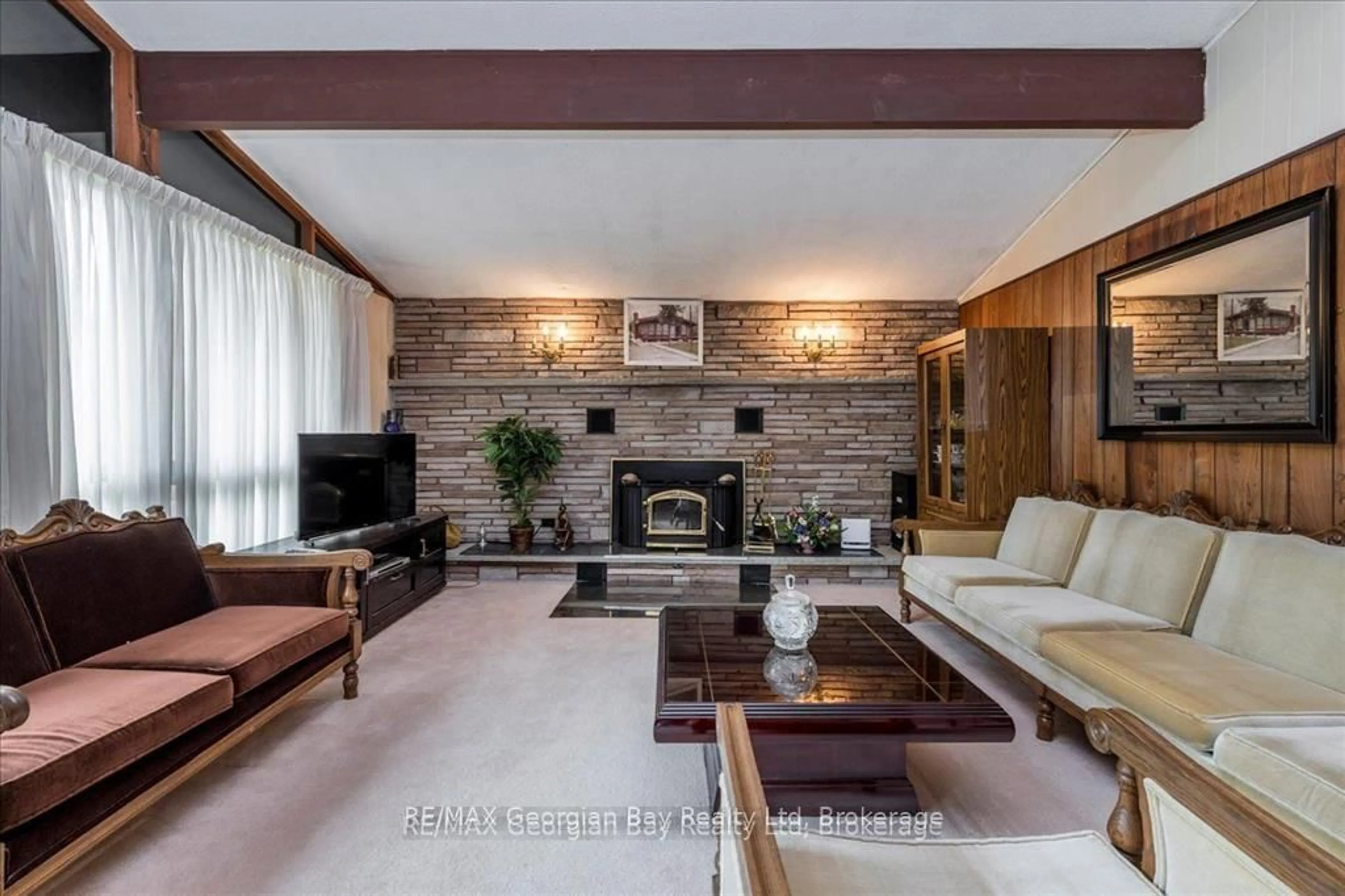 Living room with furniture, unknown for 25 Tall Pines Dr, Tiny Ontario L9M 0H4