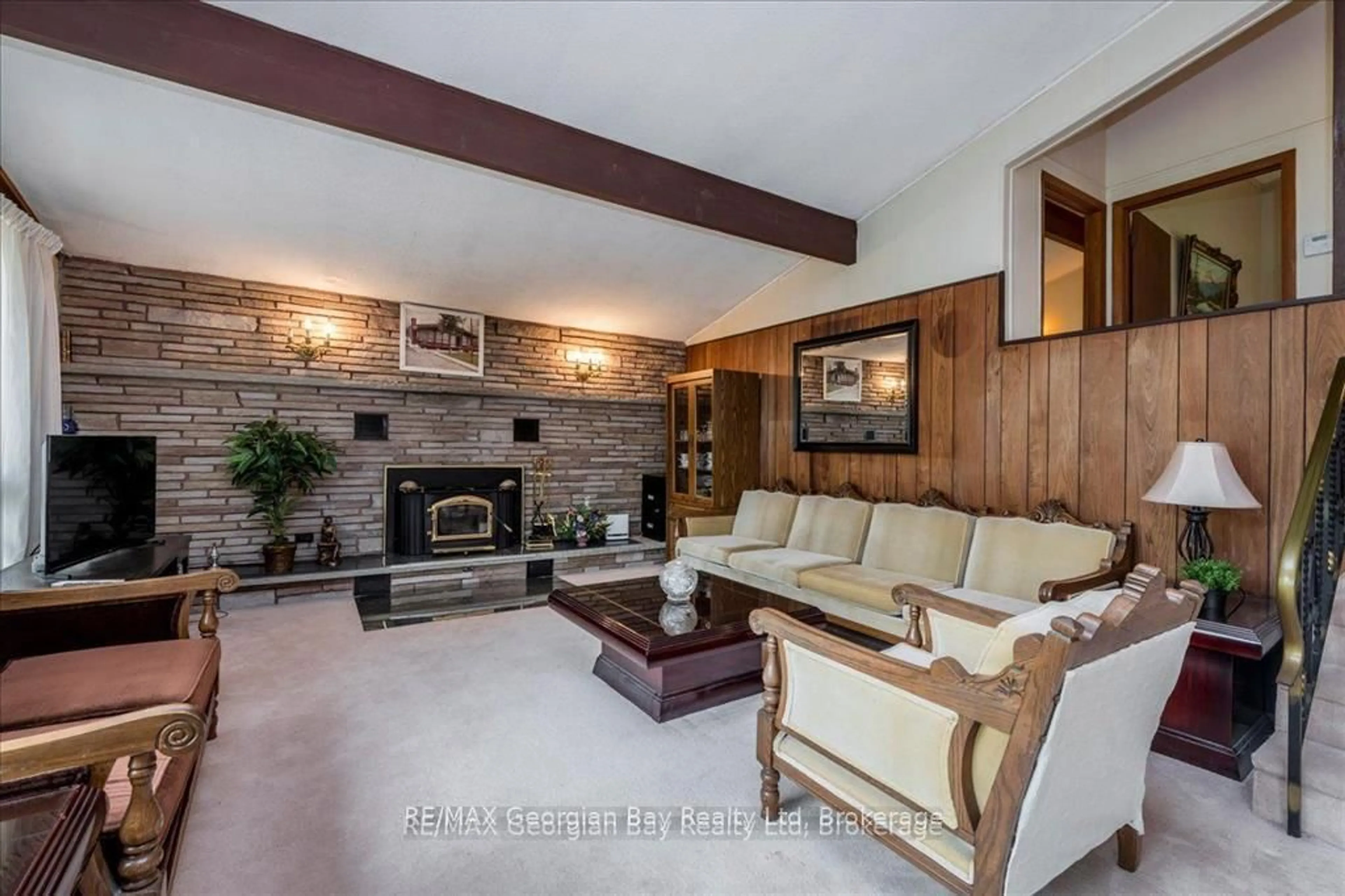 Living room with furniture, unknown for 25 Tall Pines Dr, Tiny Ontario L9M 0H4
