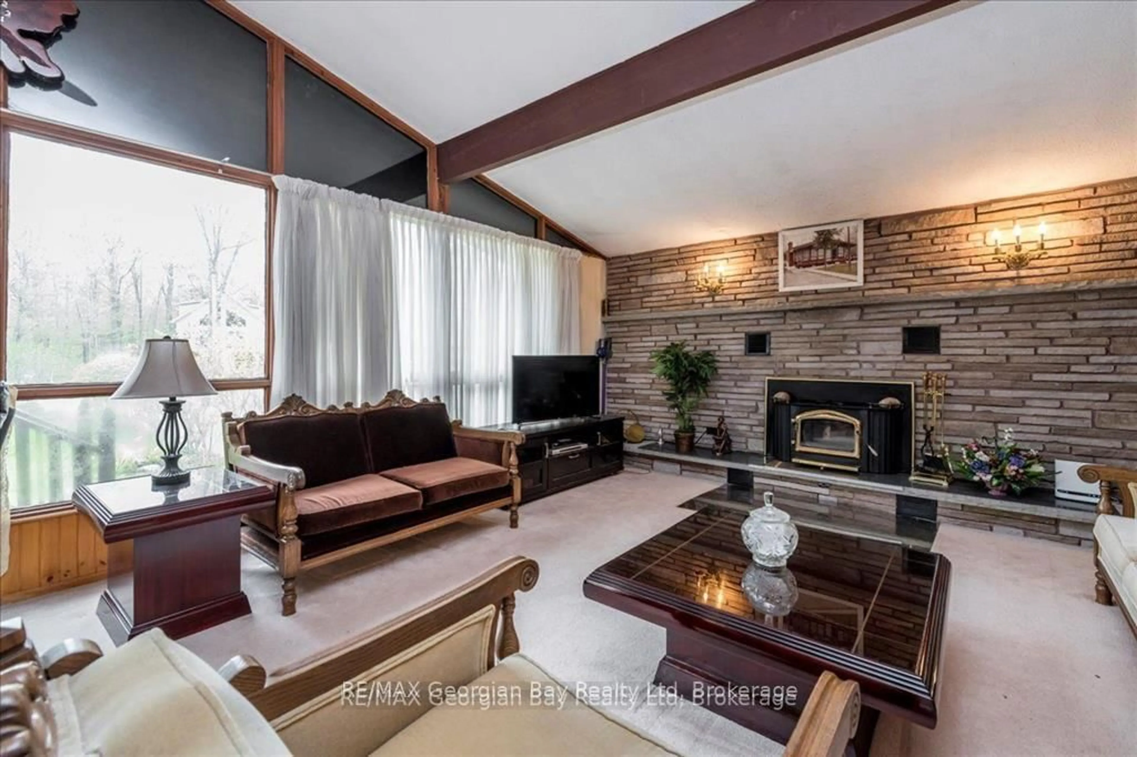 Living room with furniture, unknown for 25 Tall Pines Dr, Tiny Ontario L9M 0H4