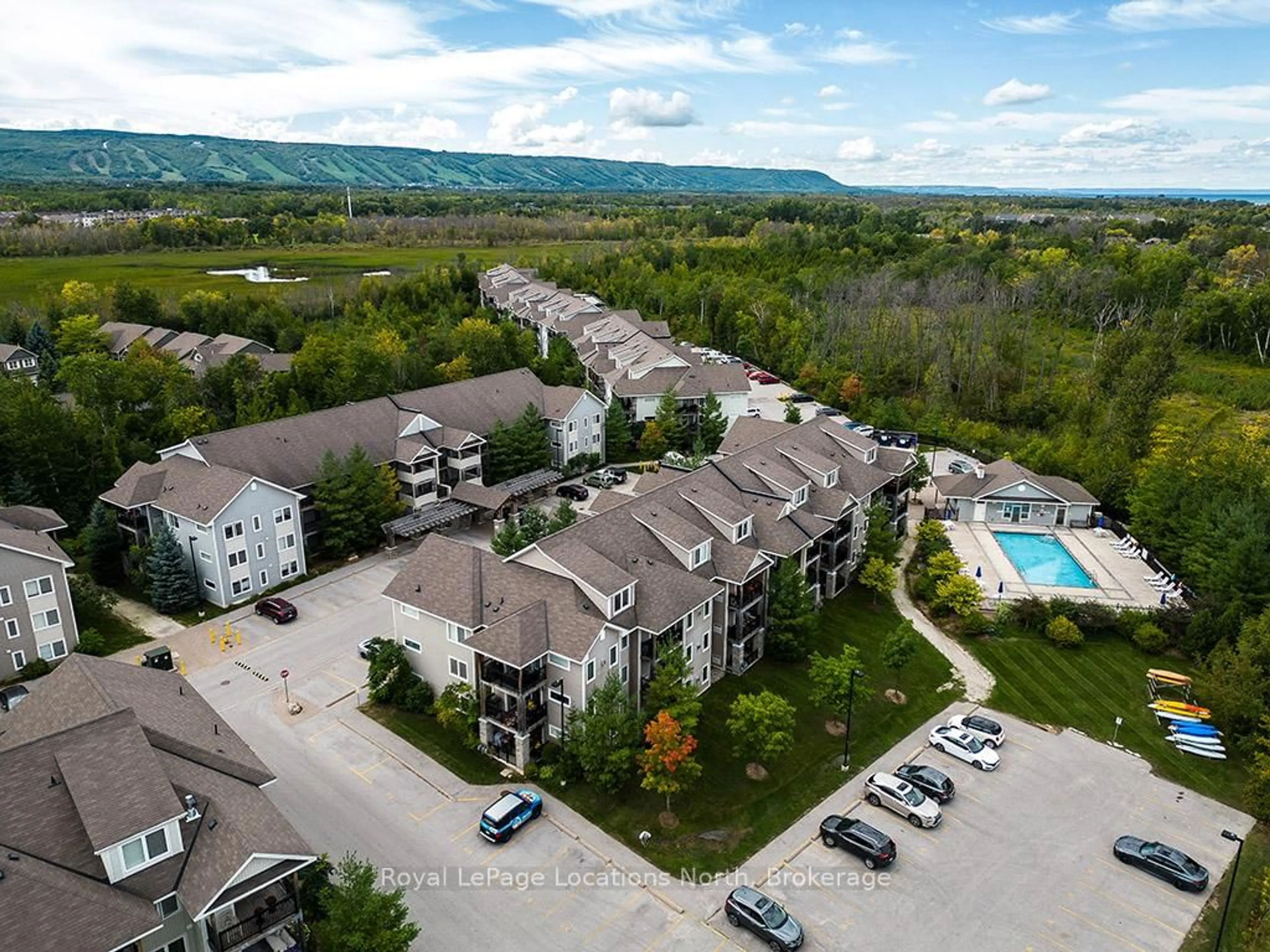 A pic from outside/outdoor area/front of a property/back of a property/a pic from drone, mountain view for 3 Brandy Lane Dr #305, Collingwood Ontario L9Y 0X4