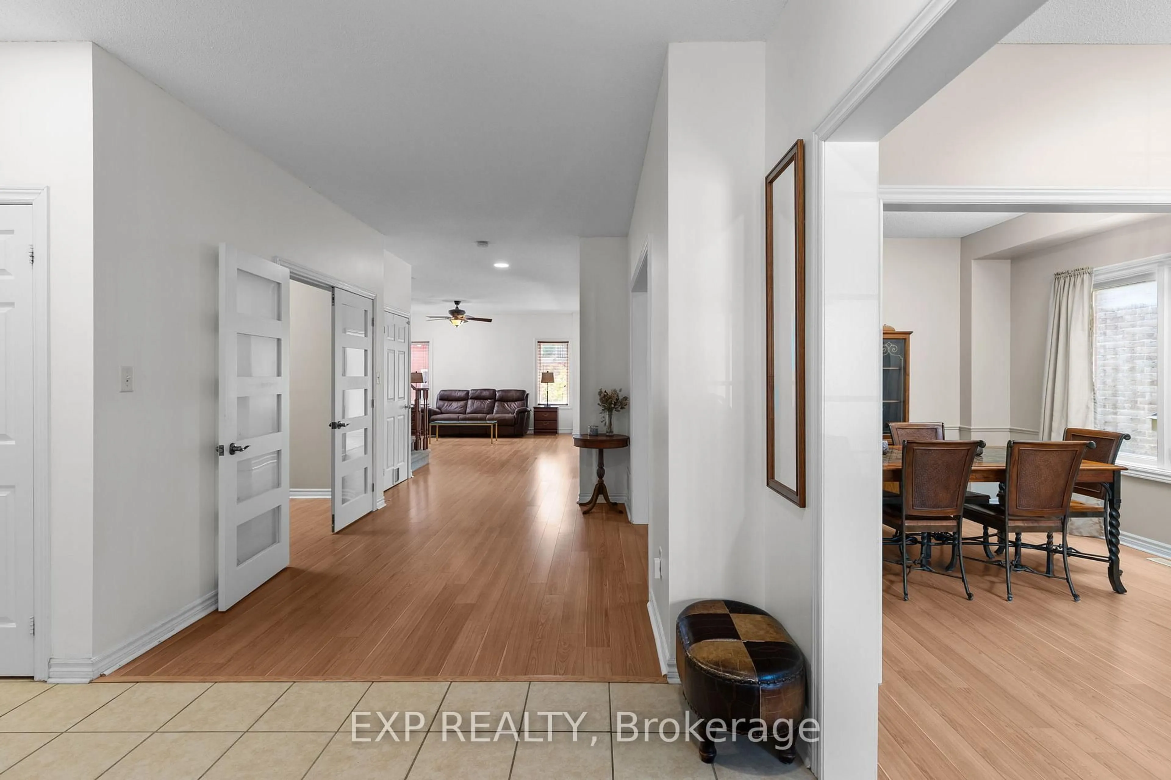 Indoor entryway for 21 McIntyre Dr, Barrie Ontario L4N 2S2