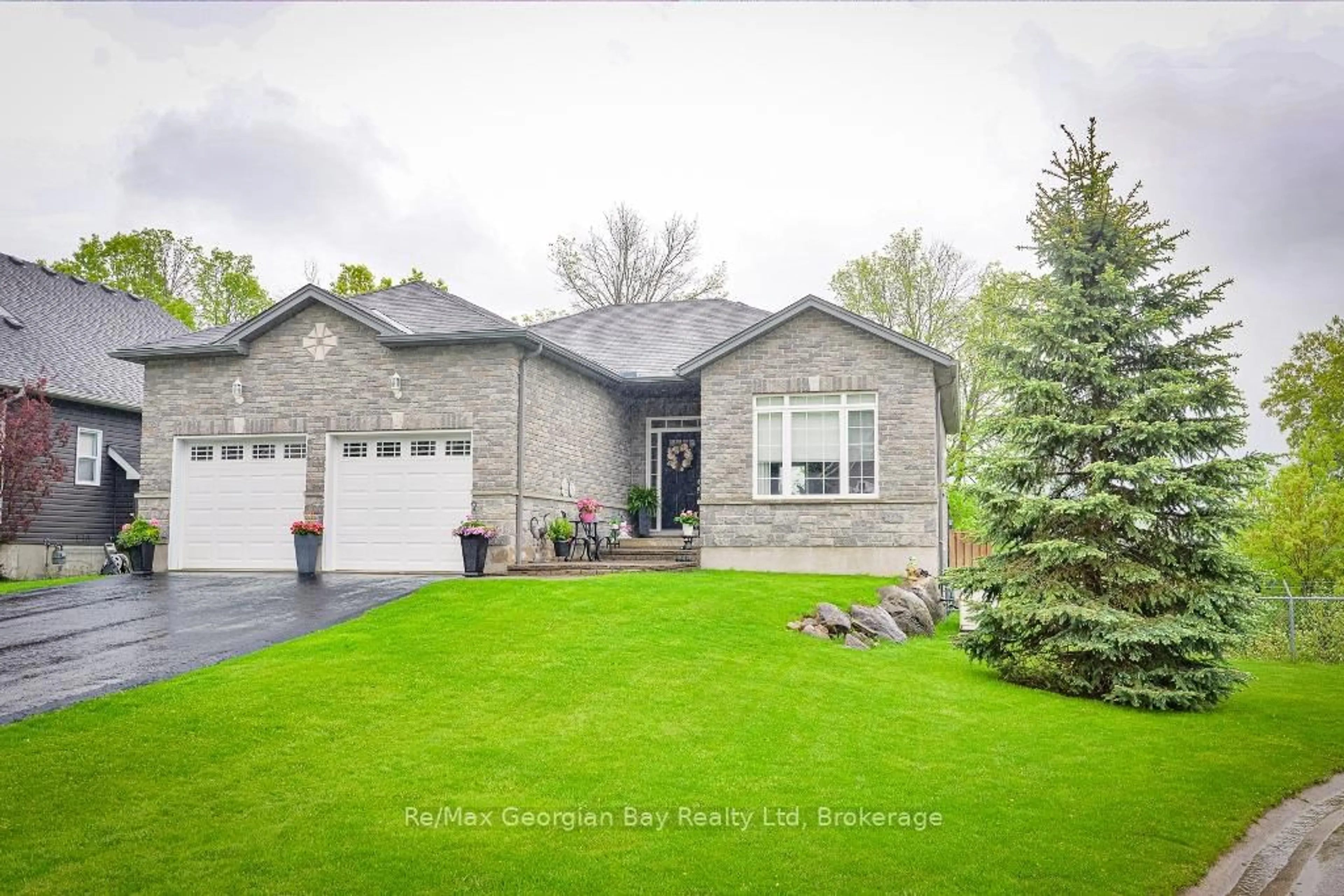 Home with brick exterior material, street for 51 DONLANDS Crt, Severn Ontario L0K 1E0