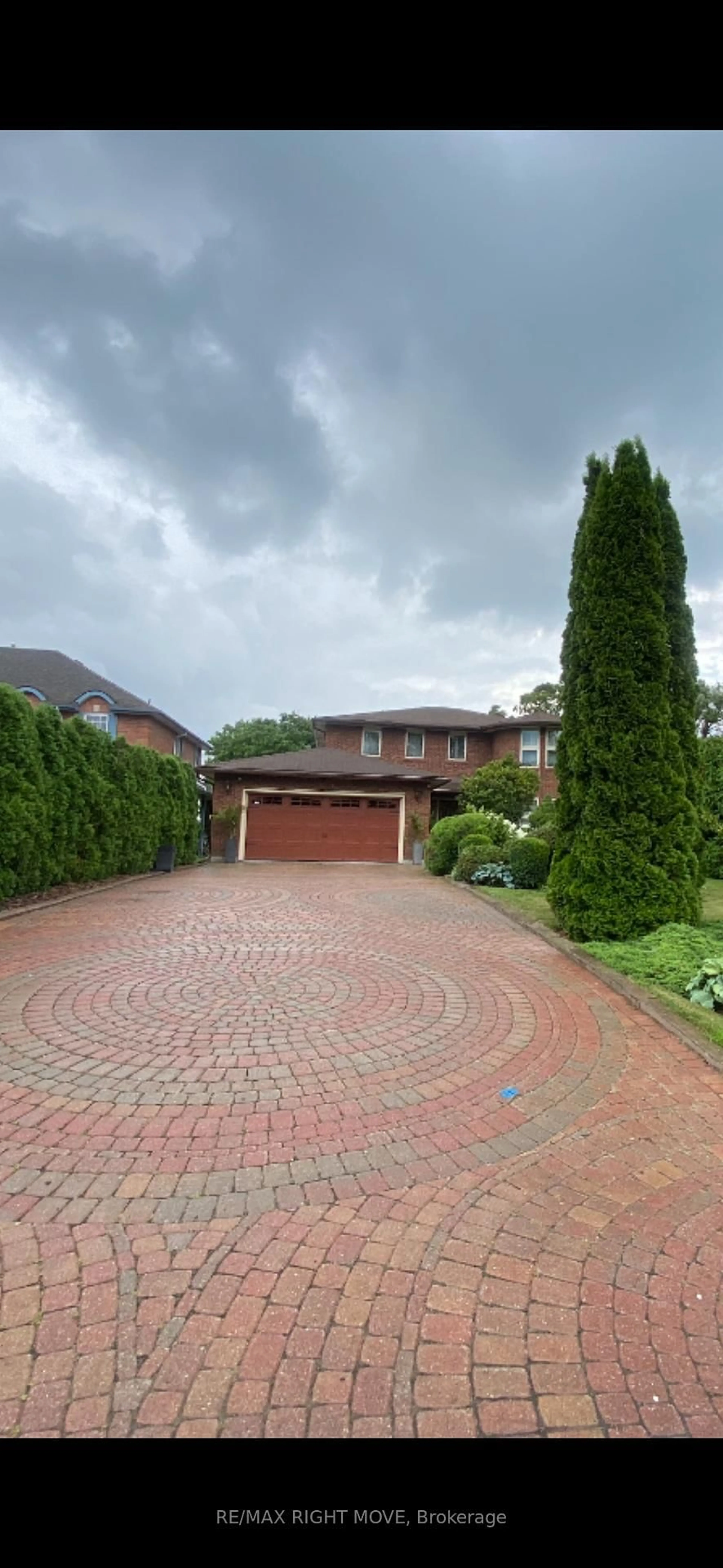 A pic from outside/outdoor area/front of a property/back of a property/a pic from drone, street for 759 Broadview Ave, Orillia Ontario L3V 6P1