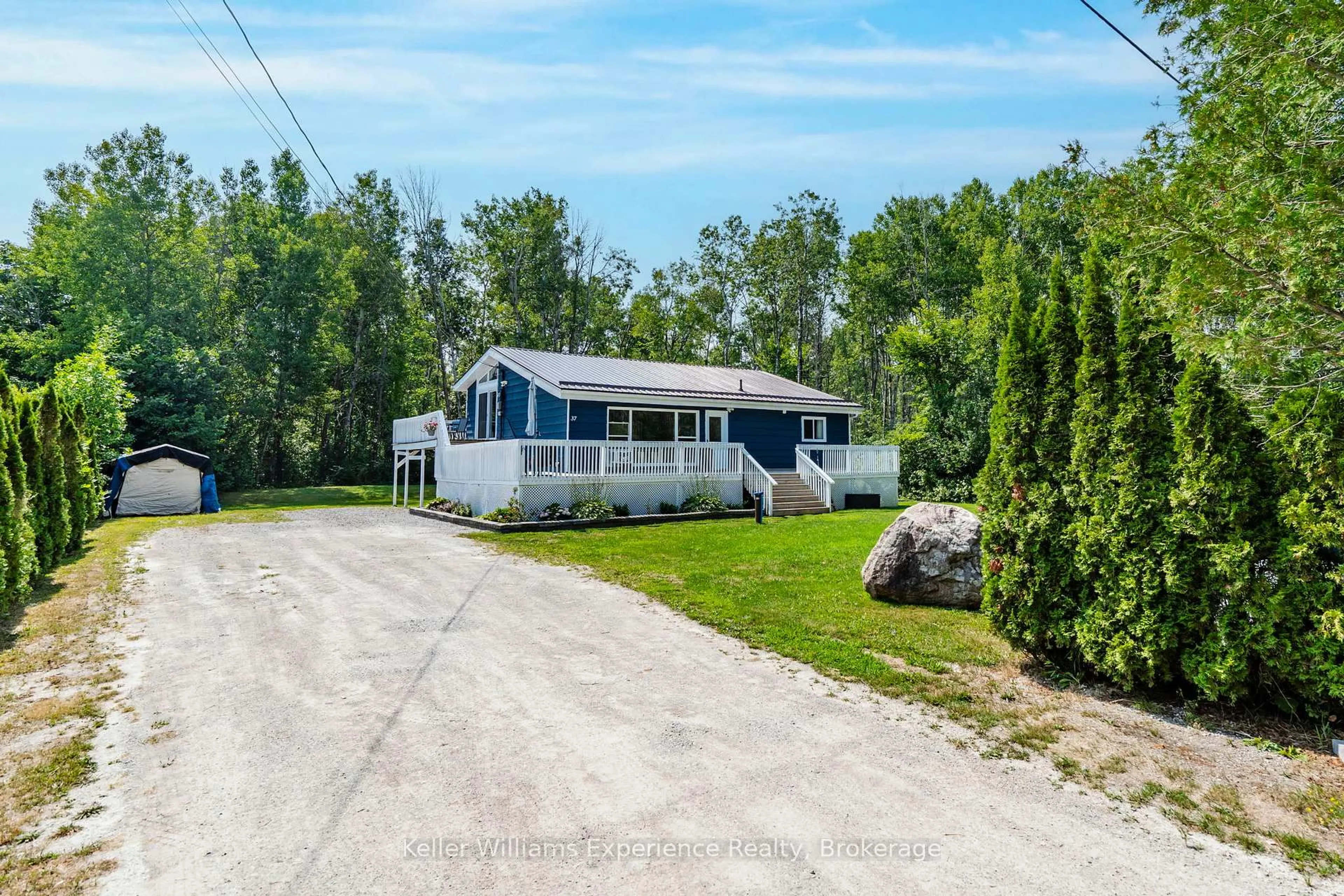 A pic from outside/outdoor area/front of a property/back of a property/a pic from drone, water/lake/river/ocean view for 37 Crescent Dr, Tay Ontario L0K 2A0