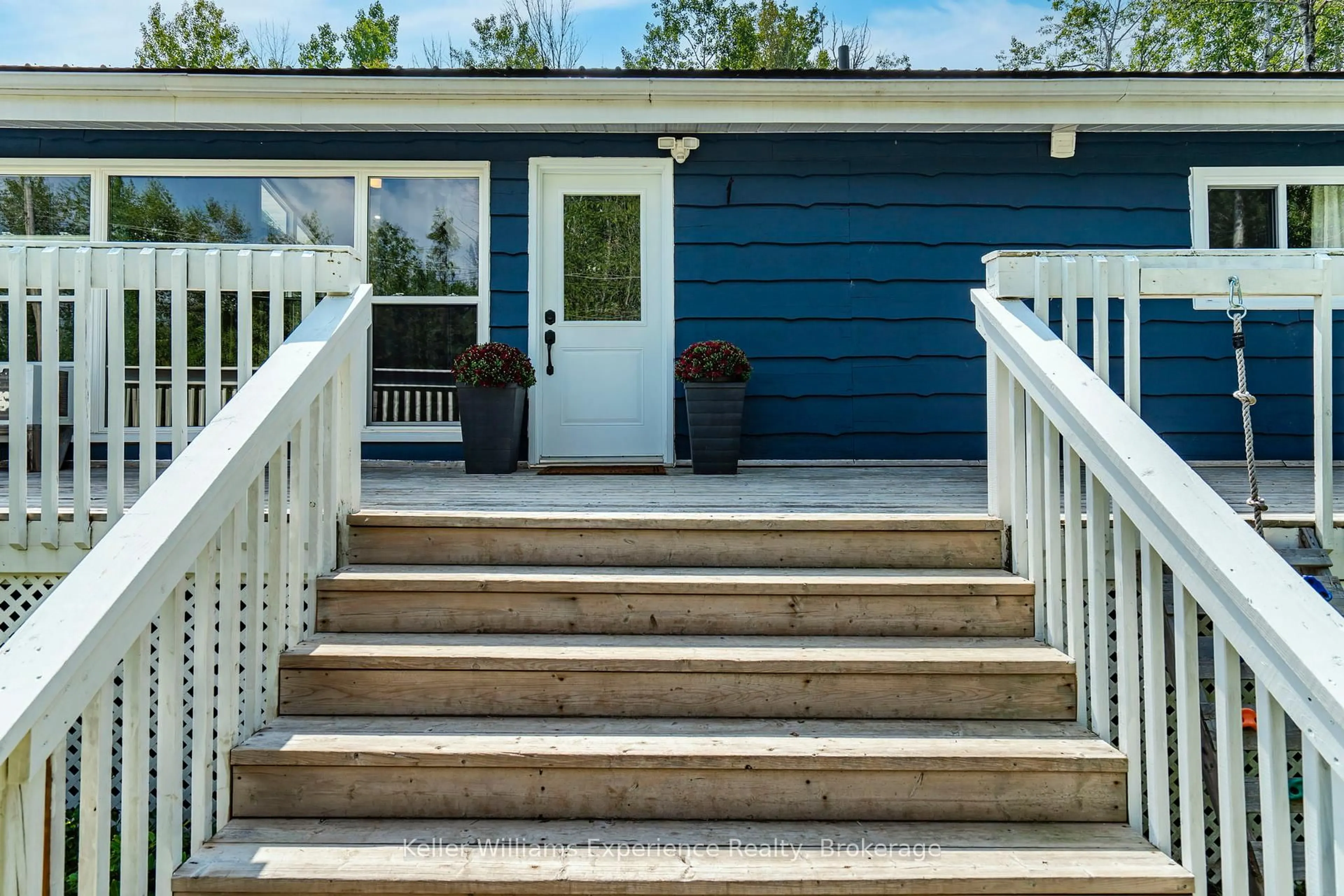 Home with vinyl exterior material, street for 37 Crescent Dr, Tay Ontario L0K 2A0