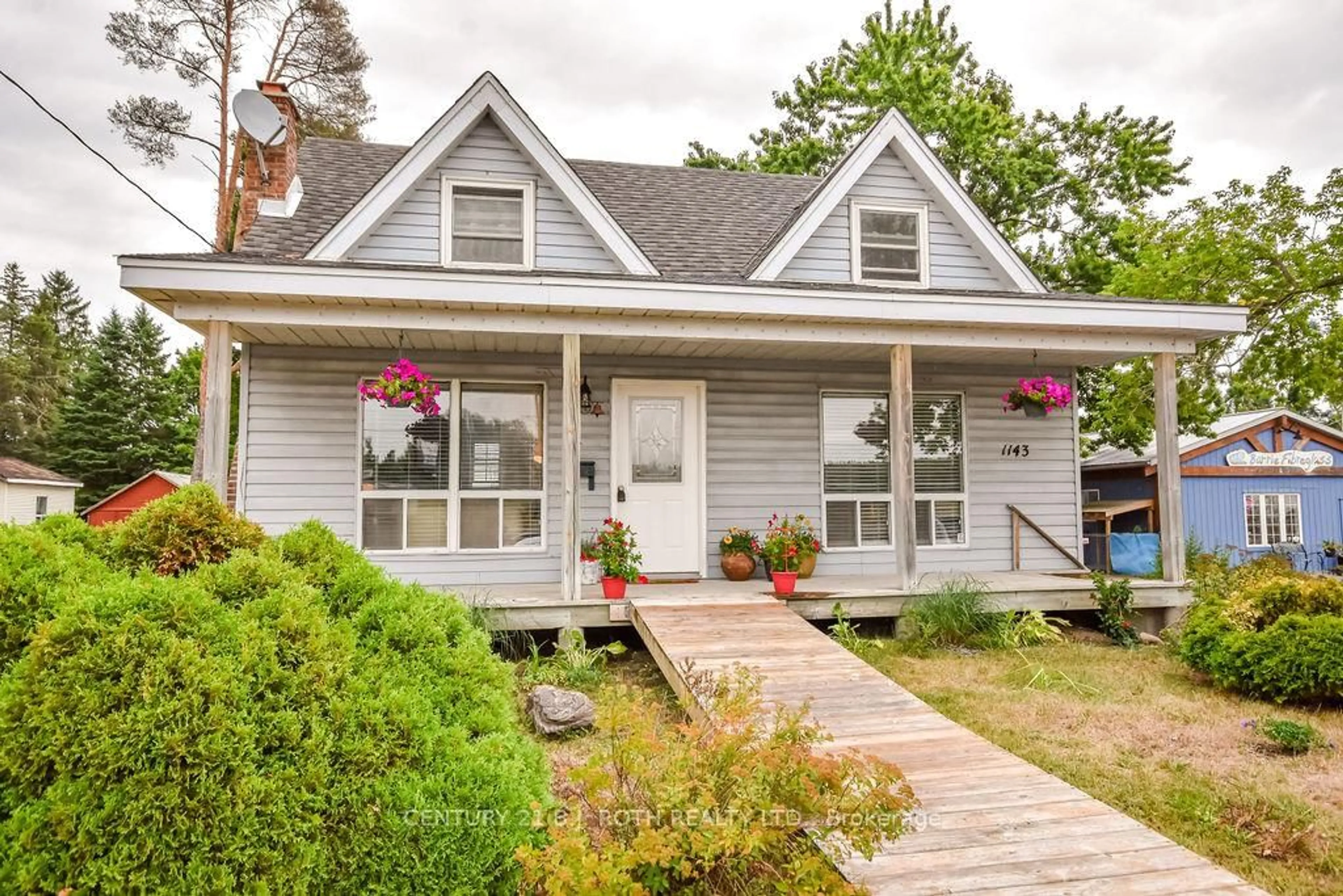Home with vinyl exterior material, street for 1143 Bayfield St, Springwater Ontario L9X 0N6