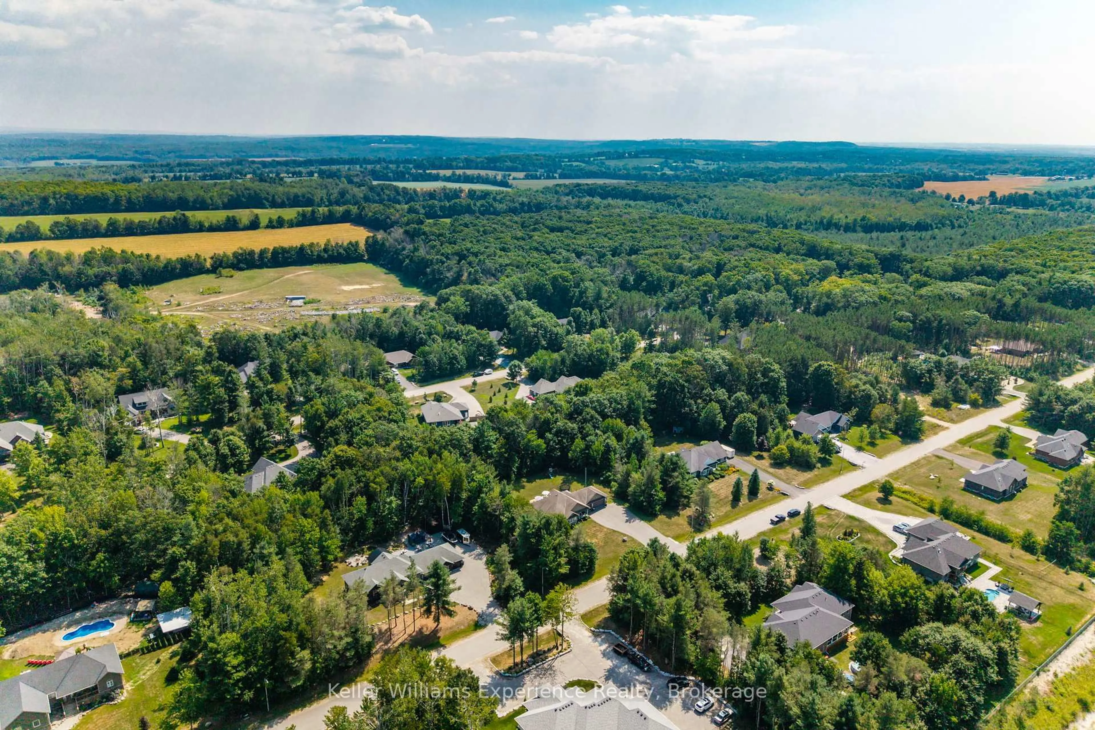 A pic from outside/outdoor area/front of a property/back of a property/a pic from drone, forest/trees view for 94 Windermere Circ, Tay Ontario L4R 0C3