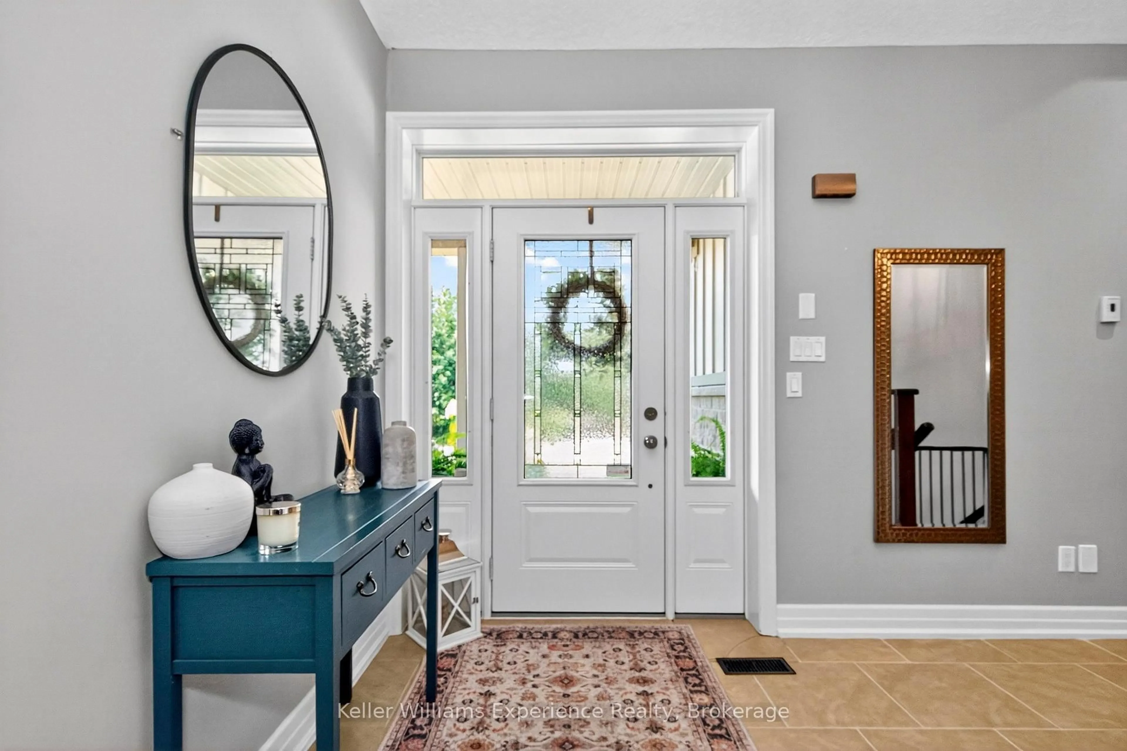 Indoor entryway for 94 Windermere Circ, Tay Ontario L4R 0C3