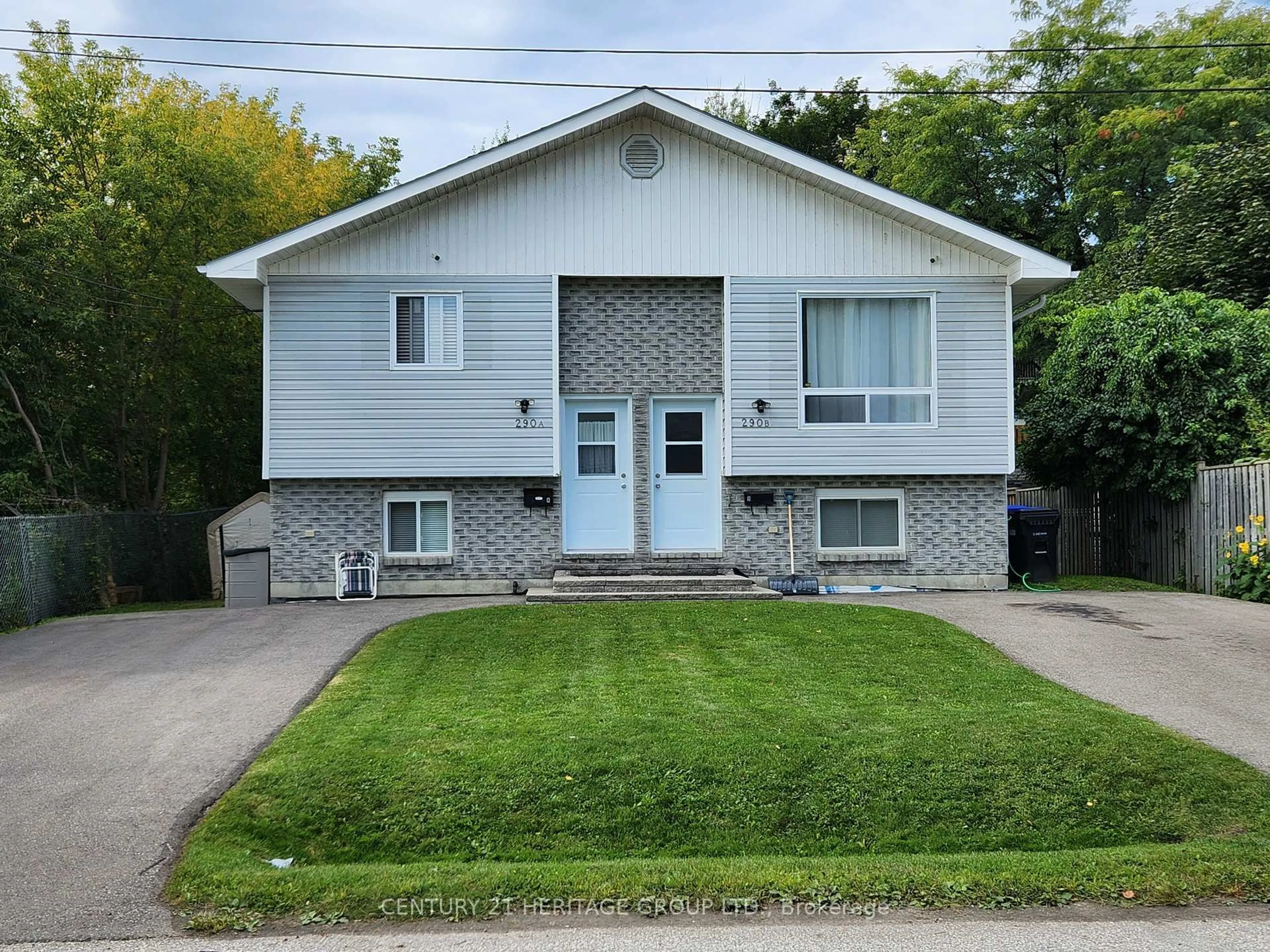 Home with vinyl exterior material, street for 290 George St, Midland Ontario L4R 2W9