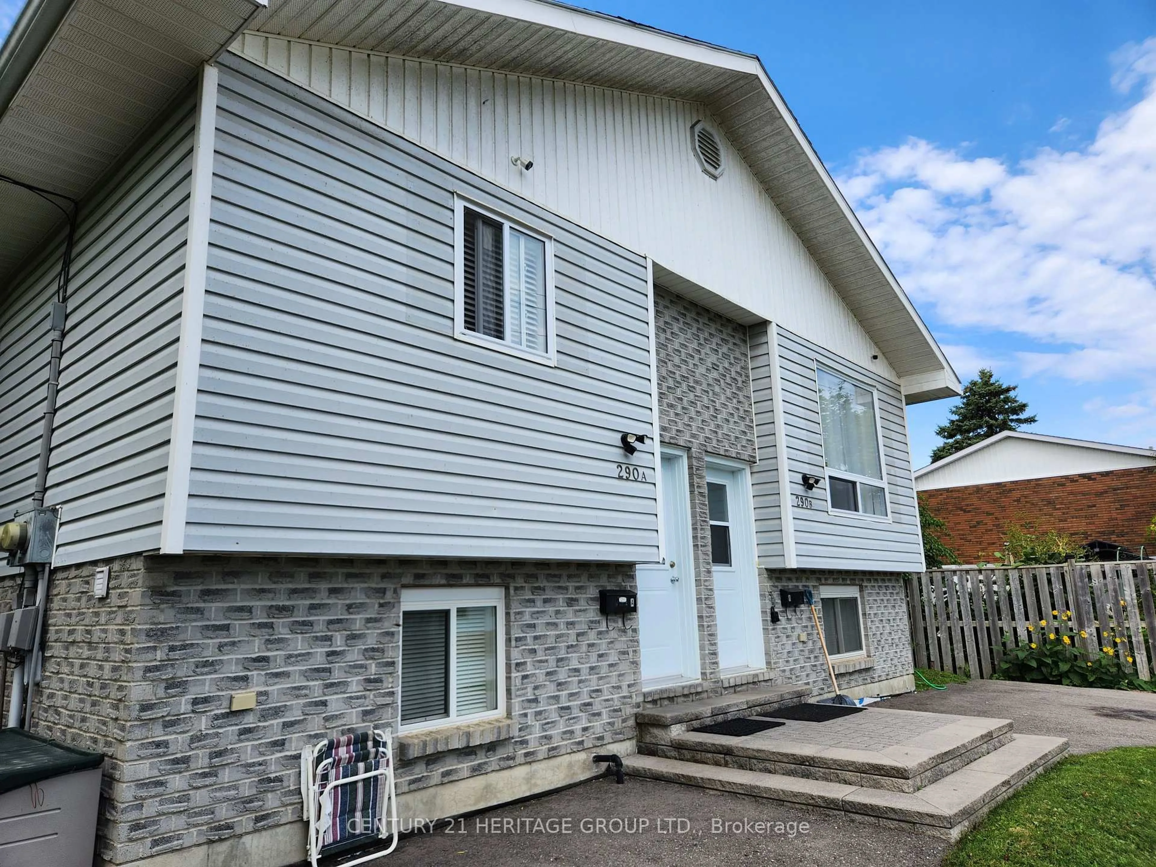 Home with vinyl exterior material, street for 290 George St, Midland Ontario L4R 2W9