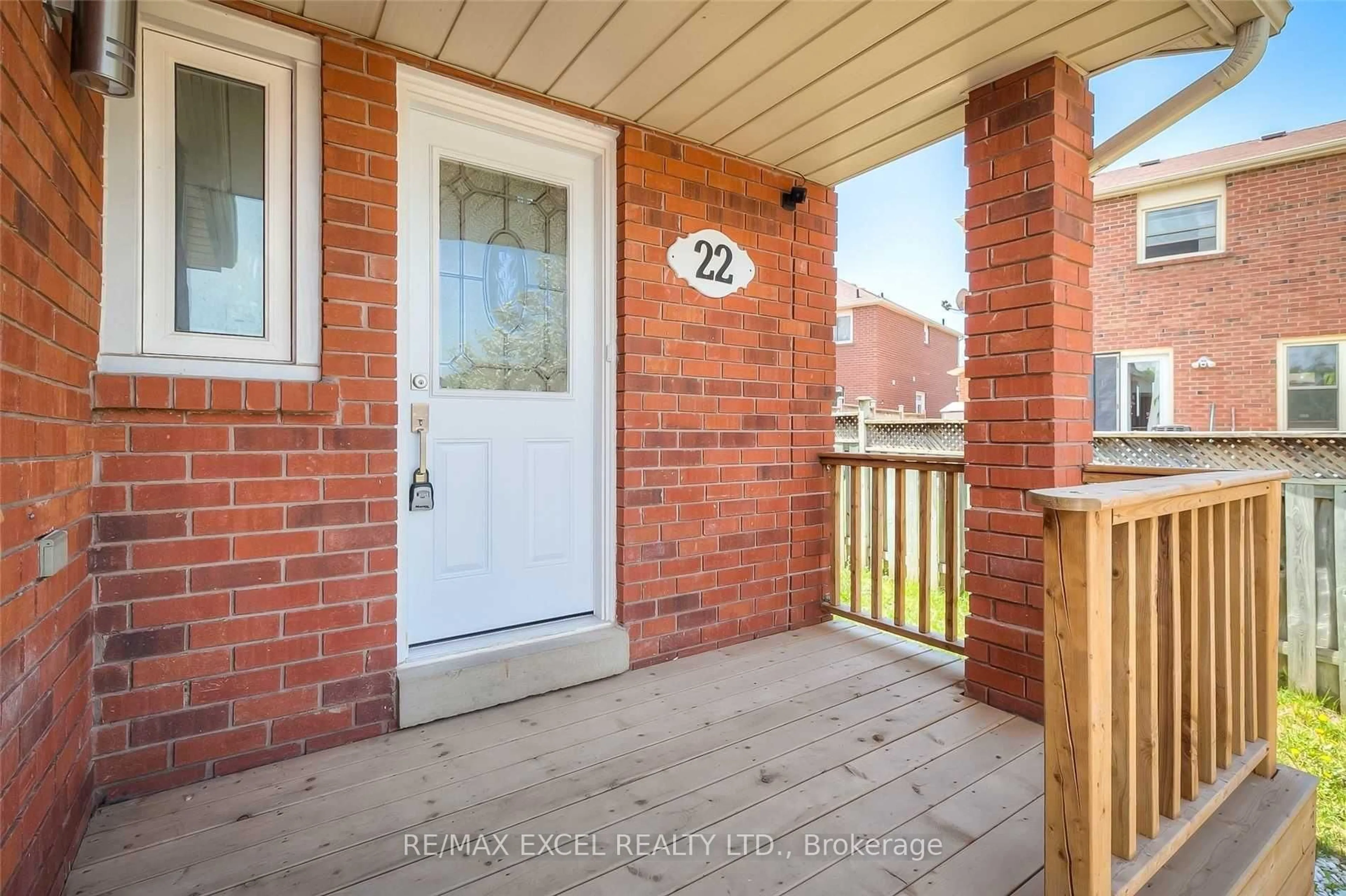 Indoor entryway for 22 Weatherup Cres, Barrie Ontario L4N 7J6