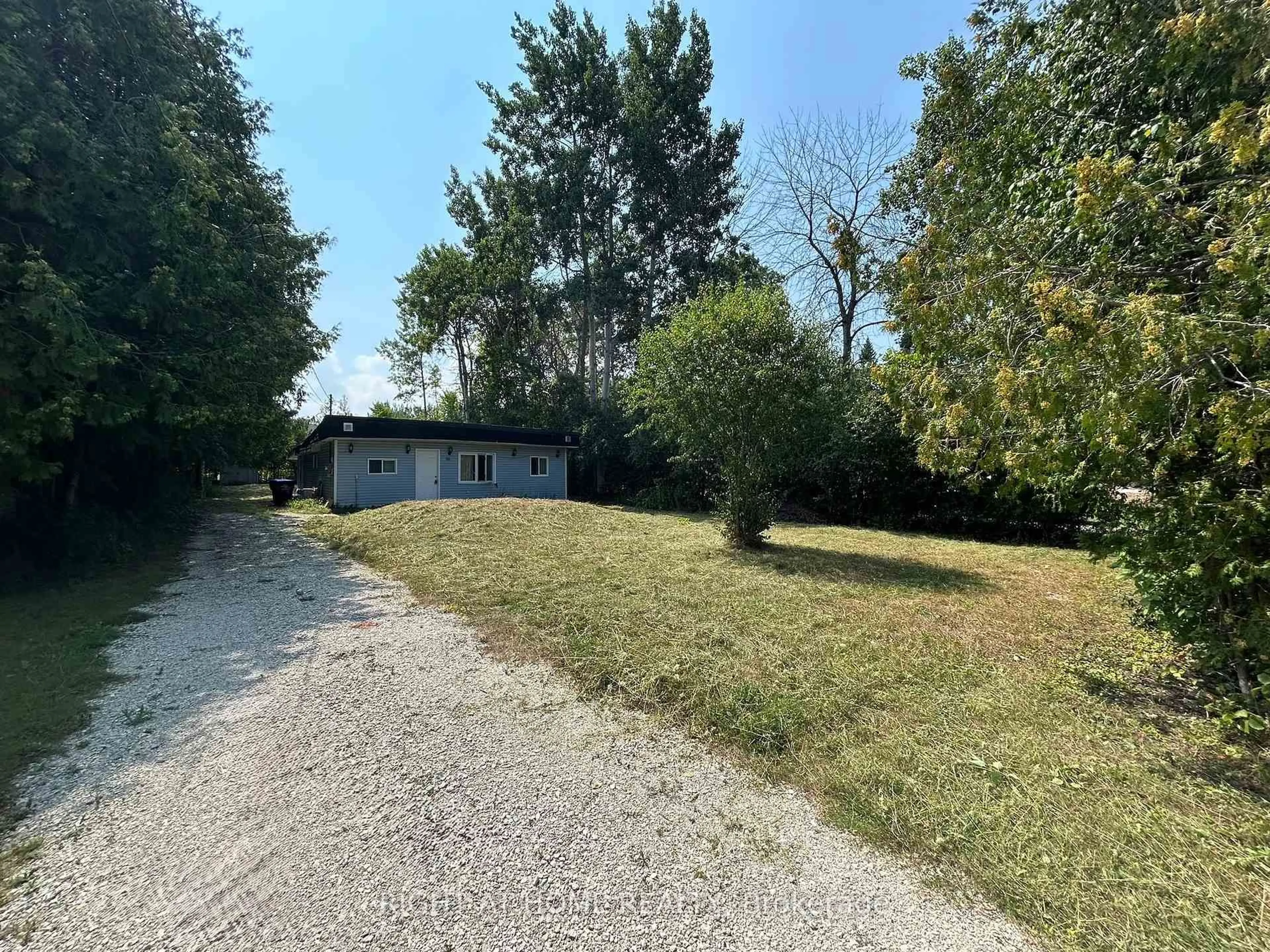 A pic from outside/outdoor area/front of a property/back of a property/a pic from drone, street for 34 Broadview St, Collingwood Ontario L9Y 0X2