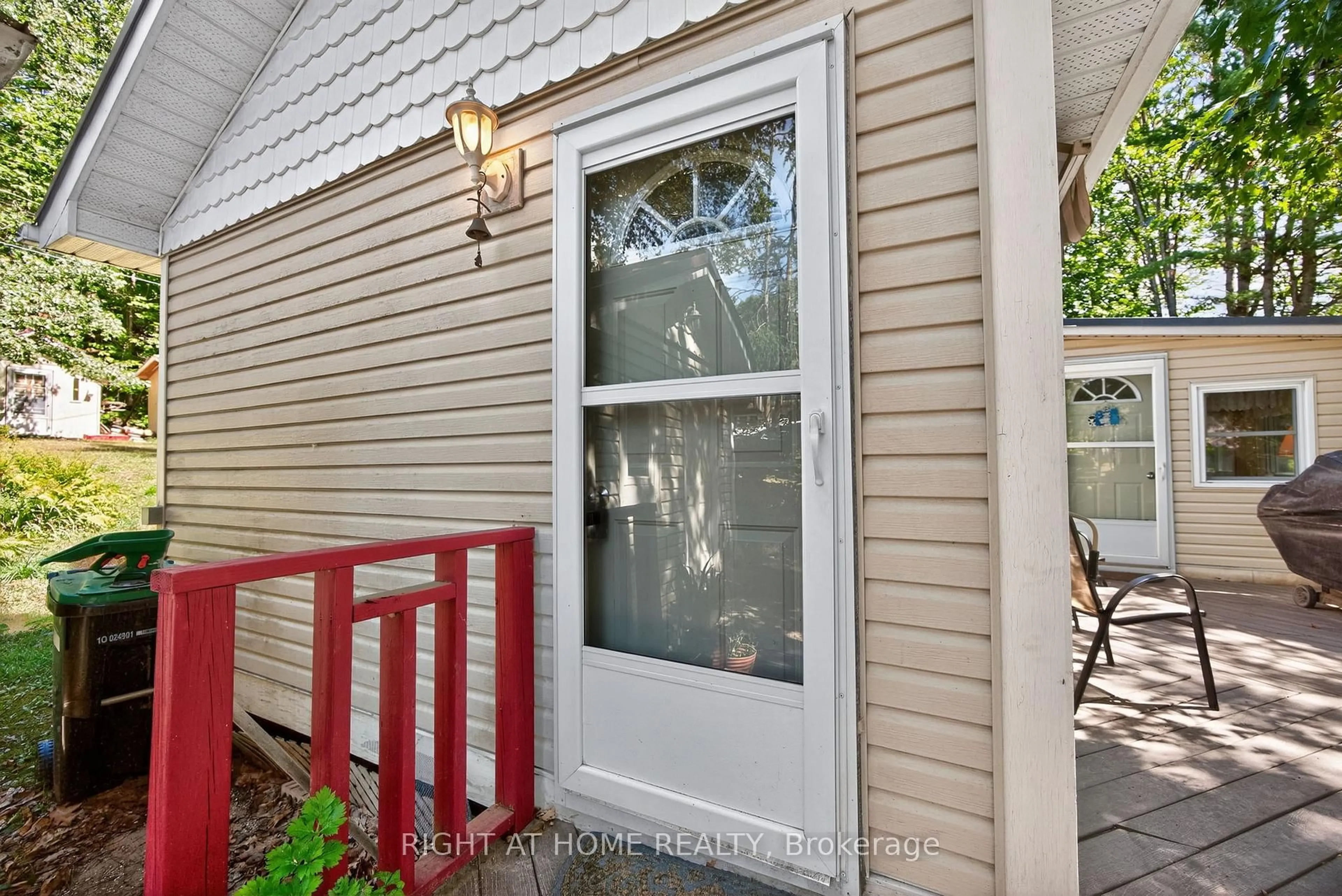 Indoor entryway for 1350 Coopers Falls Rd, Ramara Ontario L0K 2B0