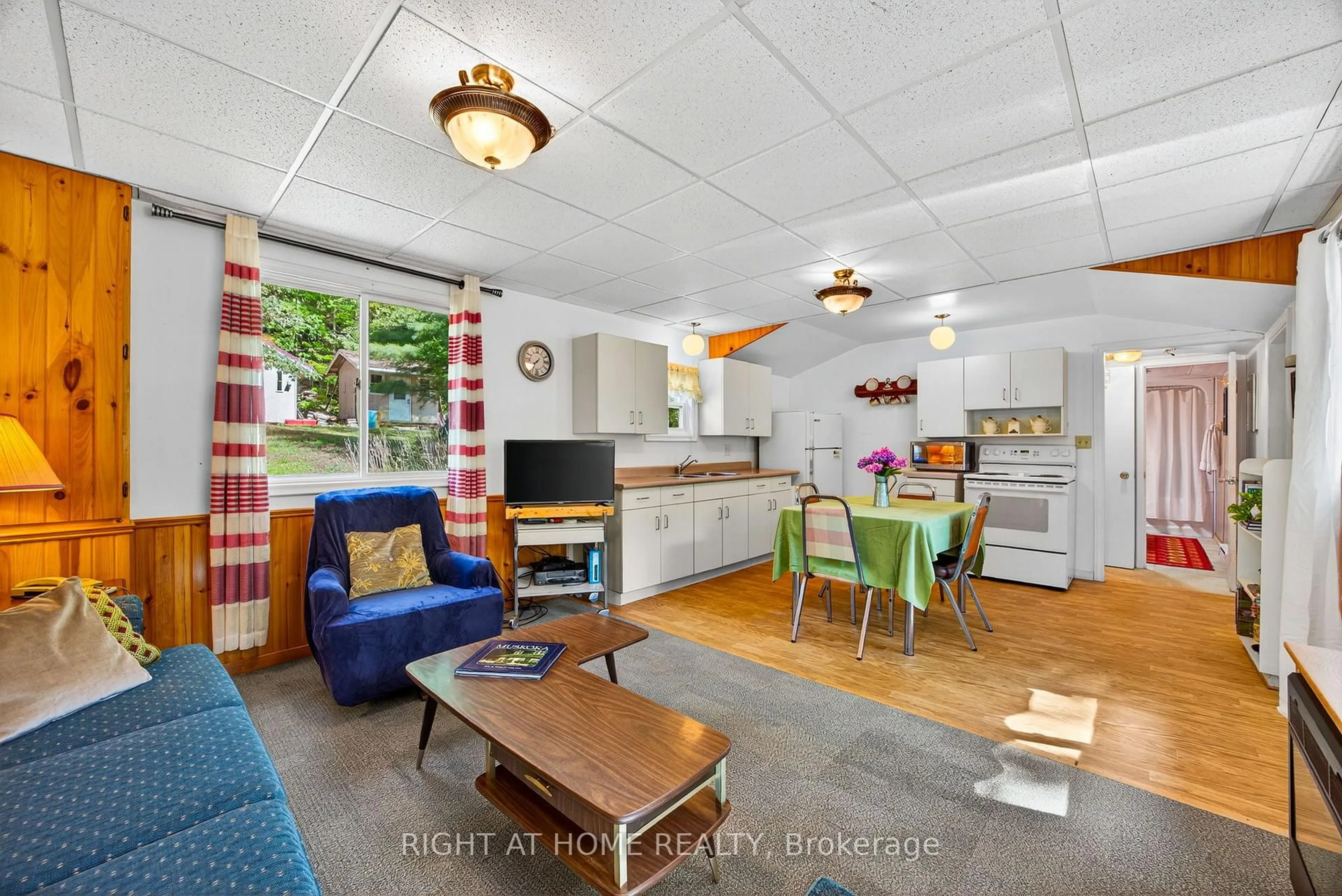 Open concept kitchen, unknown for 1350 Coopers Falls Rd, Ramara Ontario L0K 2B0