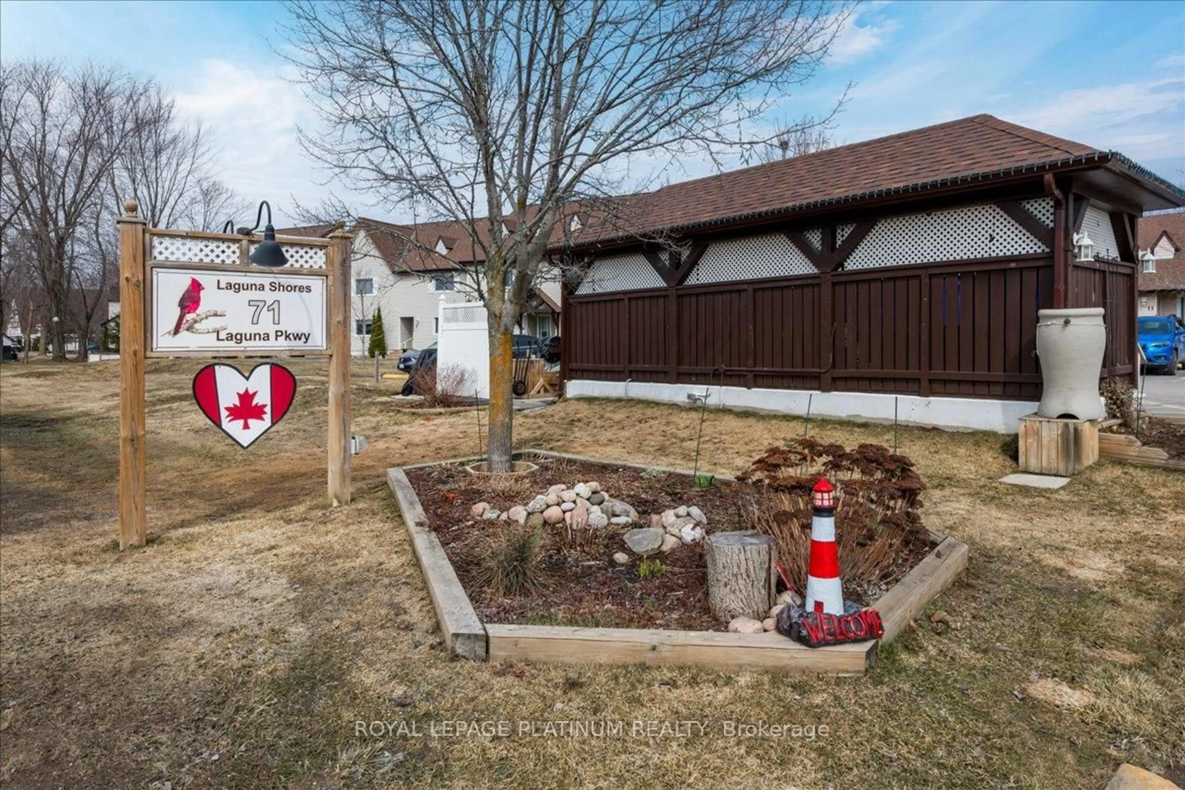 A pic from outside/outdoor area/front of a property/back of a property/a pic from drone, unknown for 71 Laguna Pkwy #21, Ramara Ontario L0K 1B0