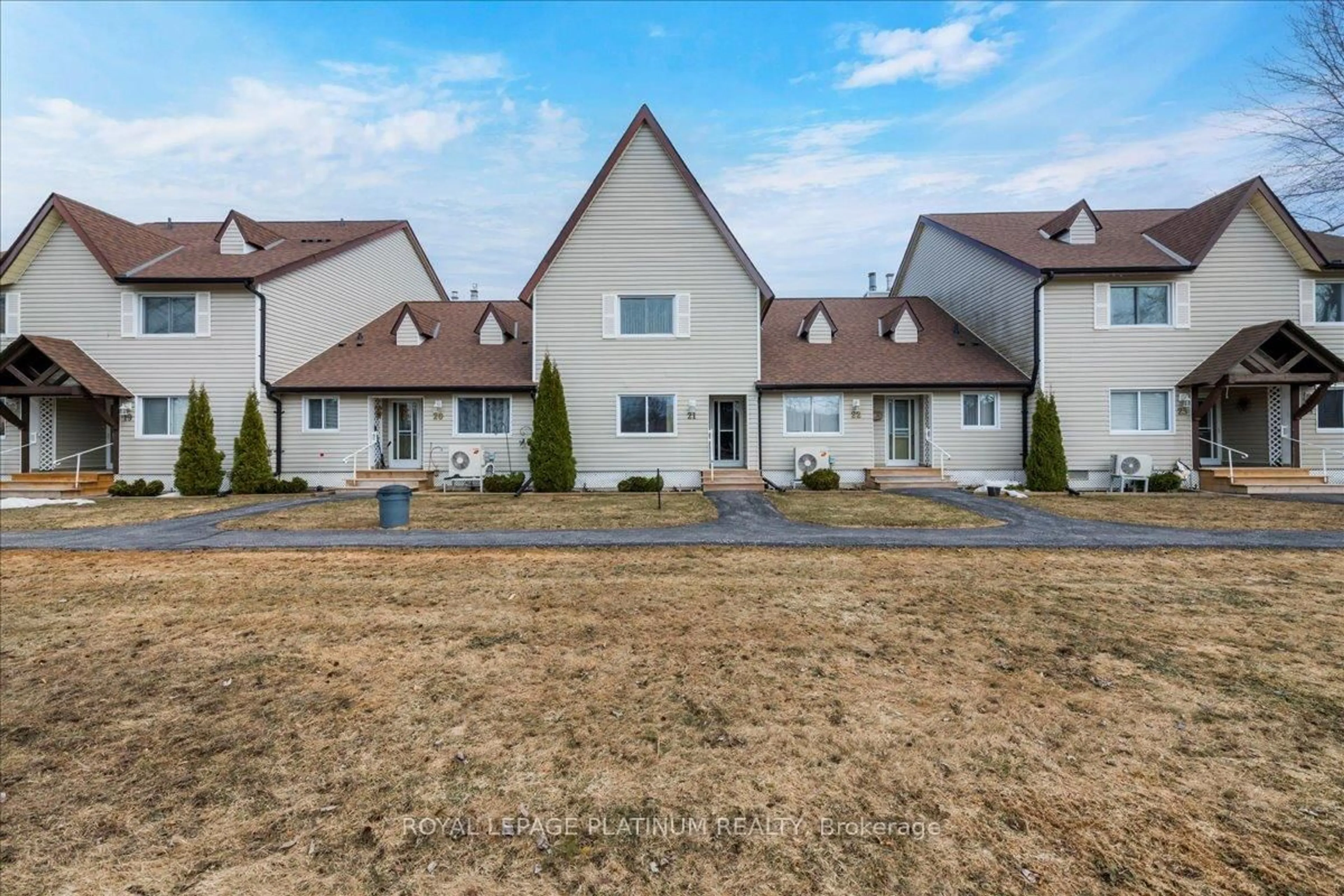 A pic from outside/outdoor area/front of a property/back of a property/a pic from drone, unknown for 71 Laguna Pkwy #21, Ramara Ontario L0K 1B0