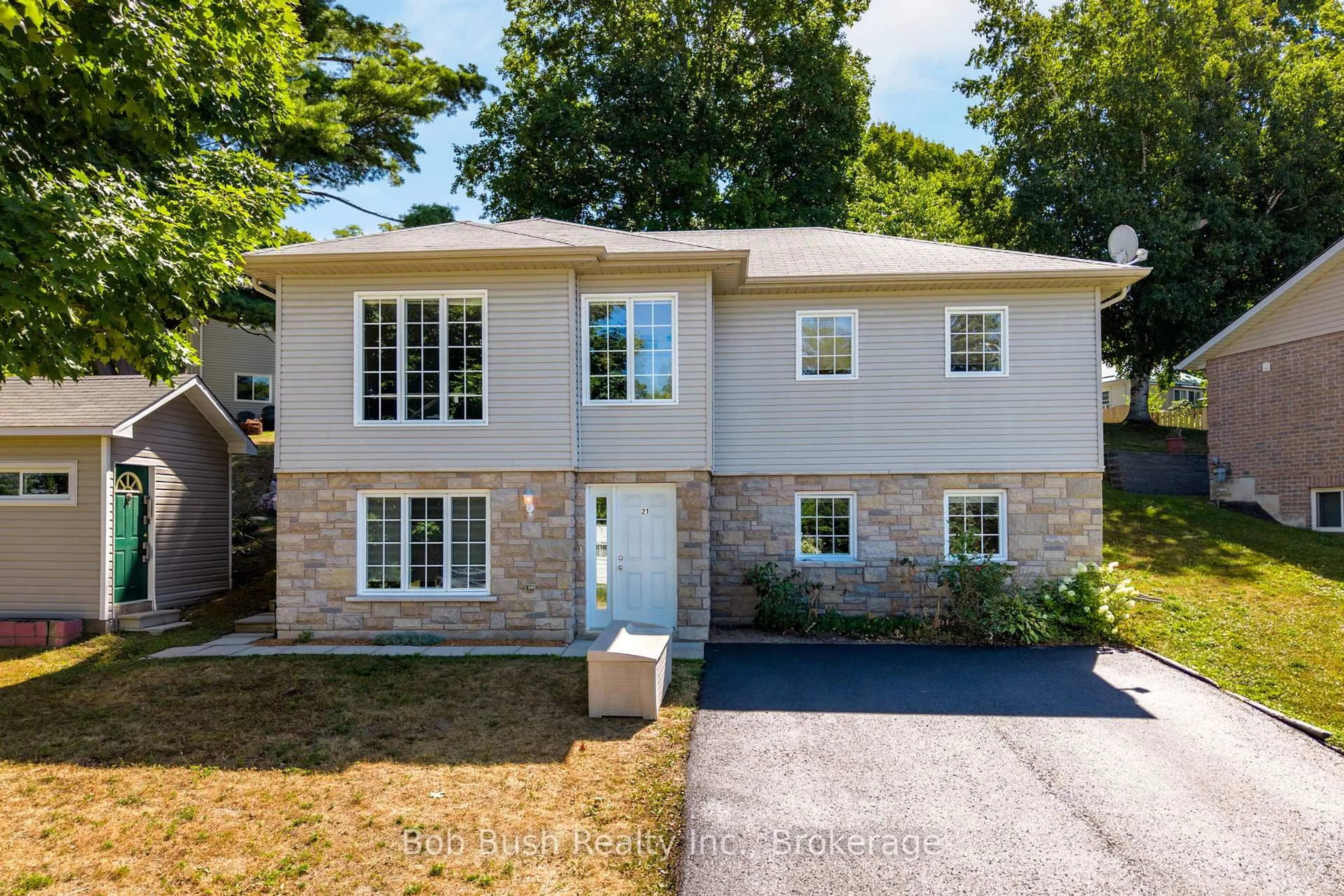 Home with brick exterior material, street for 21 CHURCH St, Penetanguishene Ontario L9M 1A9