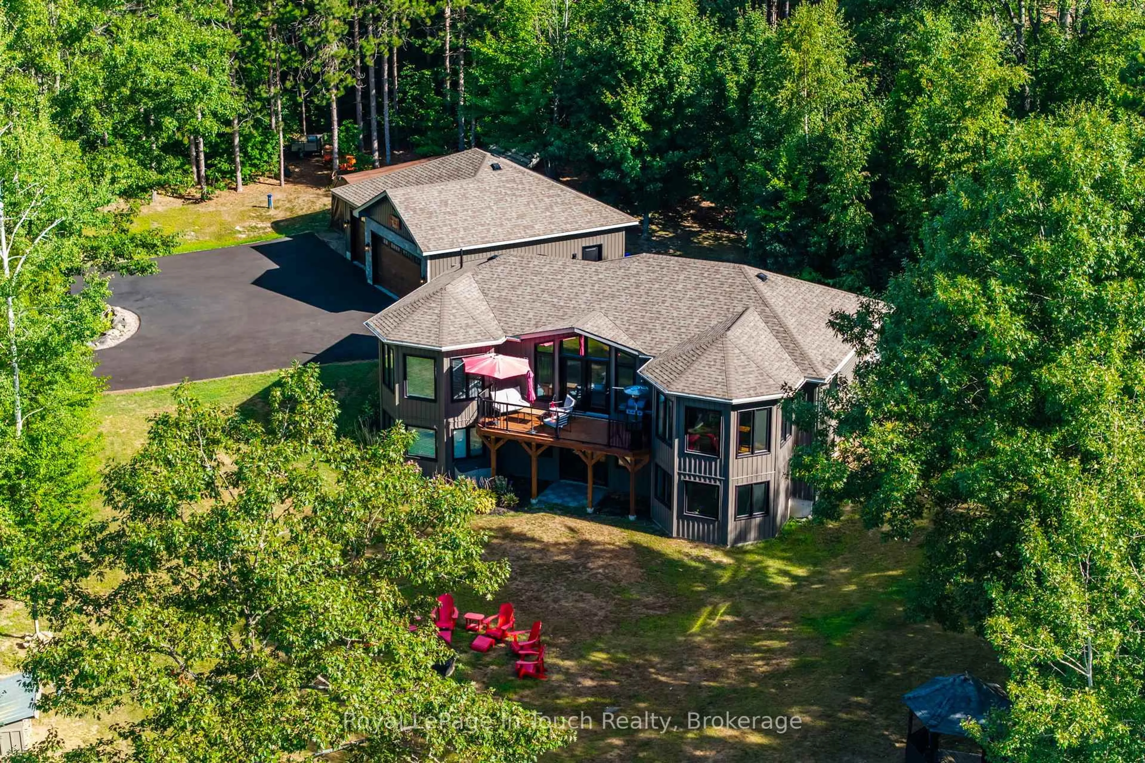 A pic from outside/outdoor area/front of a property/back of a property/a pic from drone, mountain view for 285 Dorion Rd, Tiny Ontario L9M 0M4