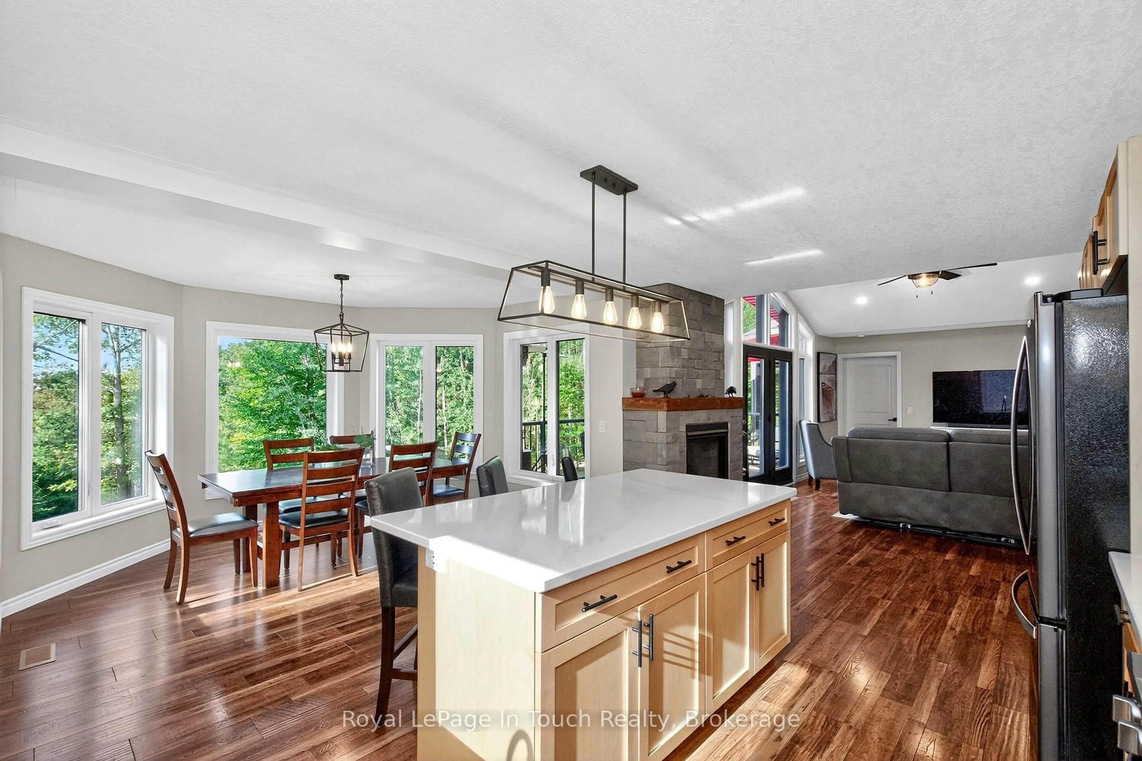 Open concept kitchen, unknown for 285 Dorion Rd, Tiny Ontario L9M 0M4