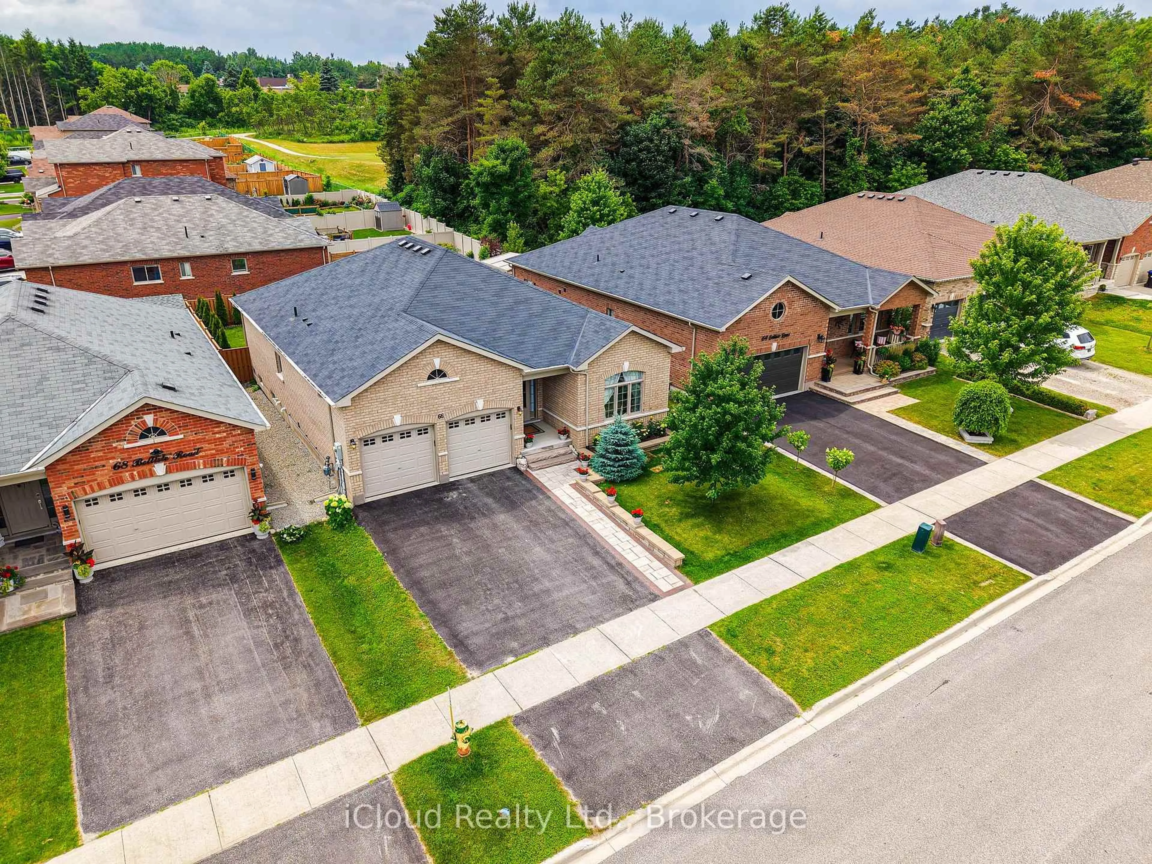 A pic from outside/outdoor area/front of a property/back of a property/a pic from drone, street for 66 Bellisle Rd, Penetanguishene Ontario L9M 0V6