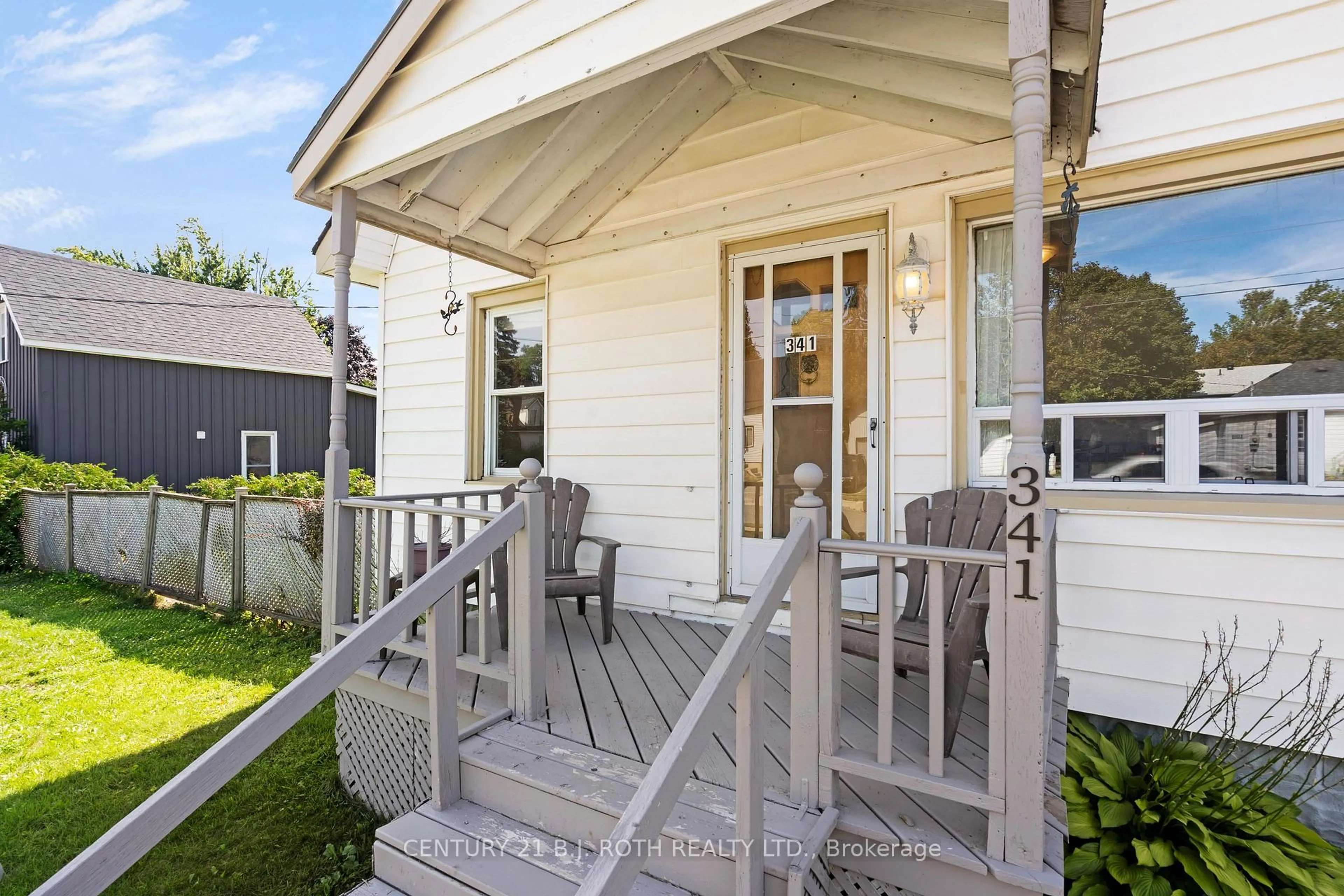 Patio, street for 341 Nottawasaga St, Orillia Ontario L3V 3K7