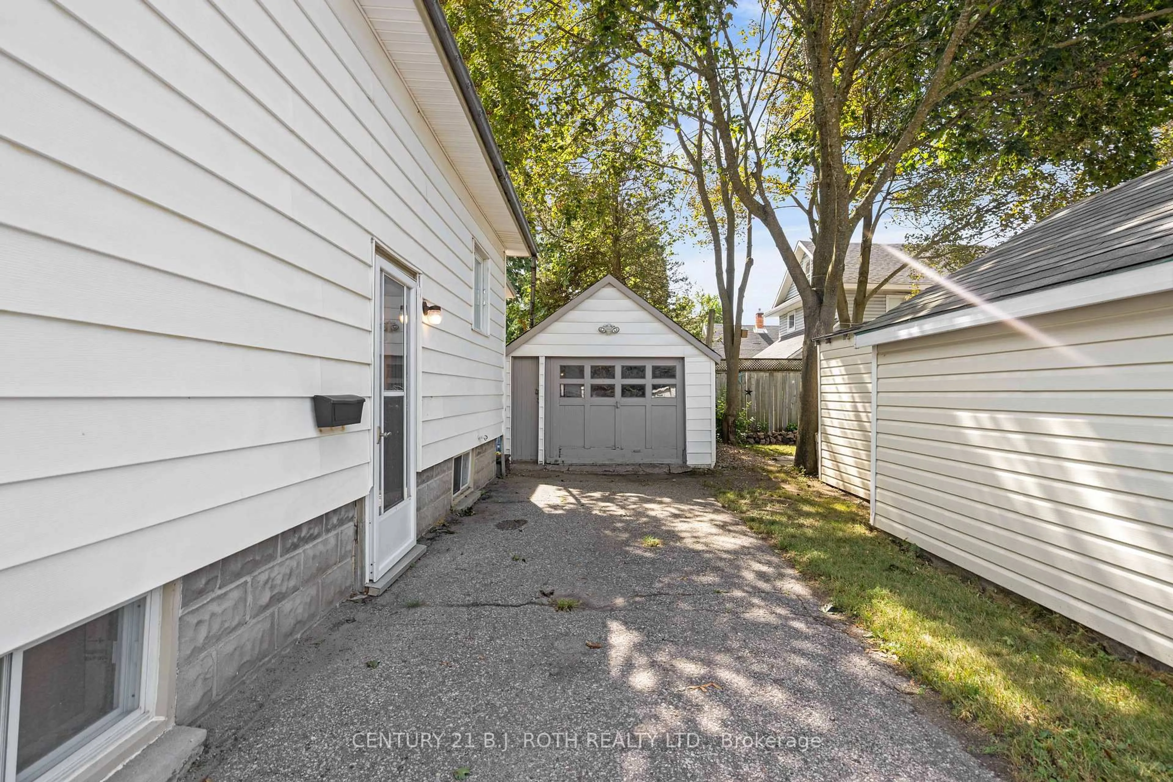 Unknown for 341 Nottawasaga St, Orillia Ontario L3V 3K7