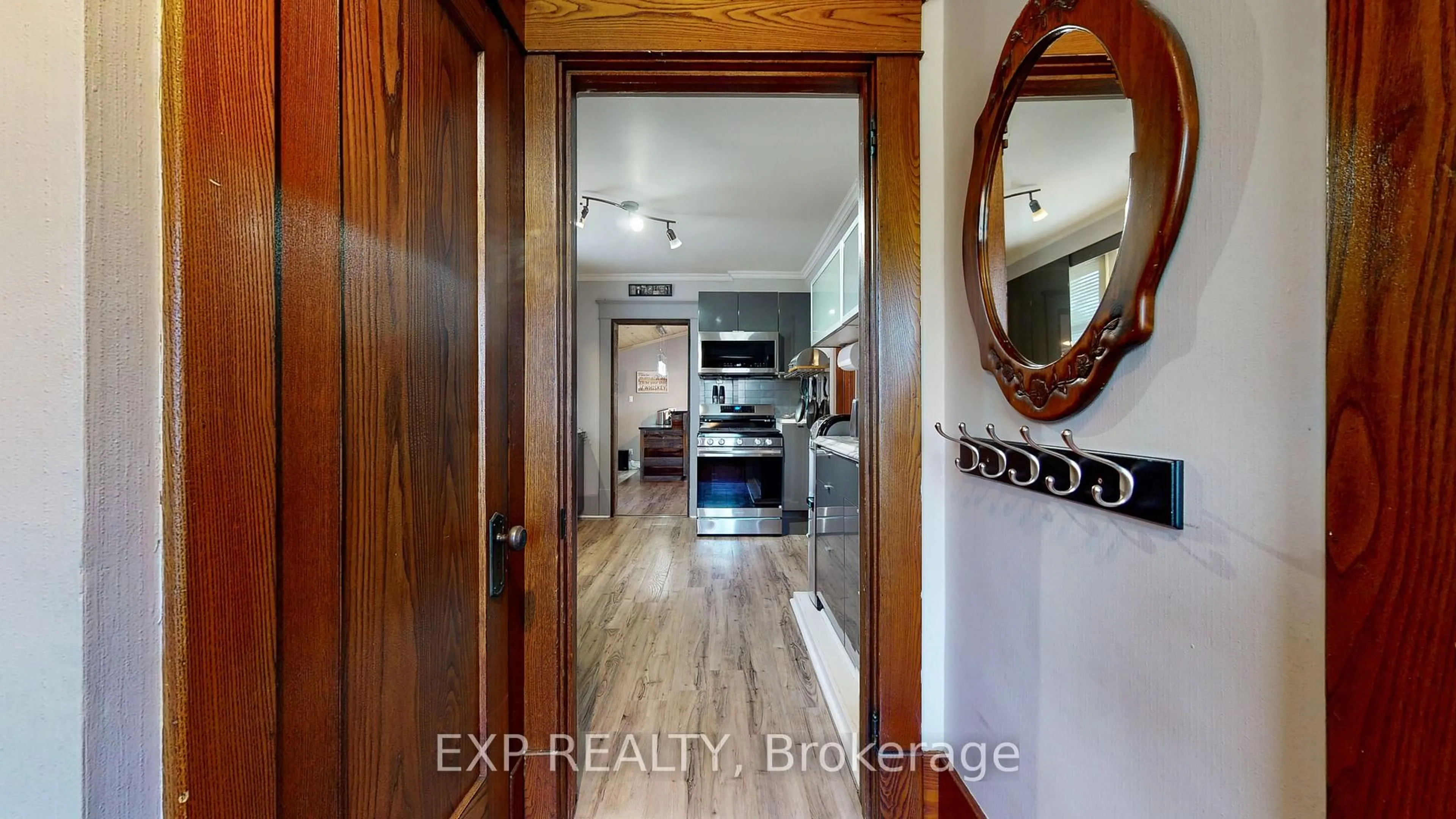Indoor entryway for 369 Horrell Ave, Midland Ontario L4R 2A5