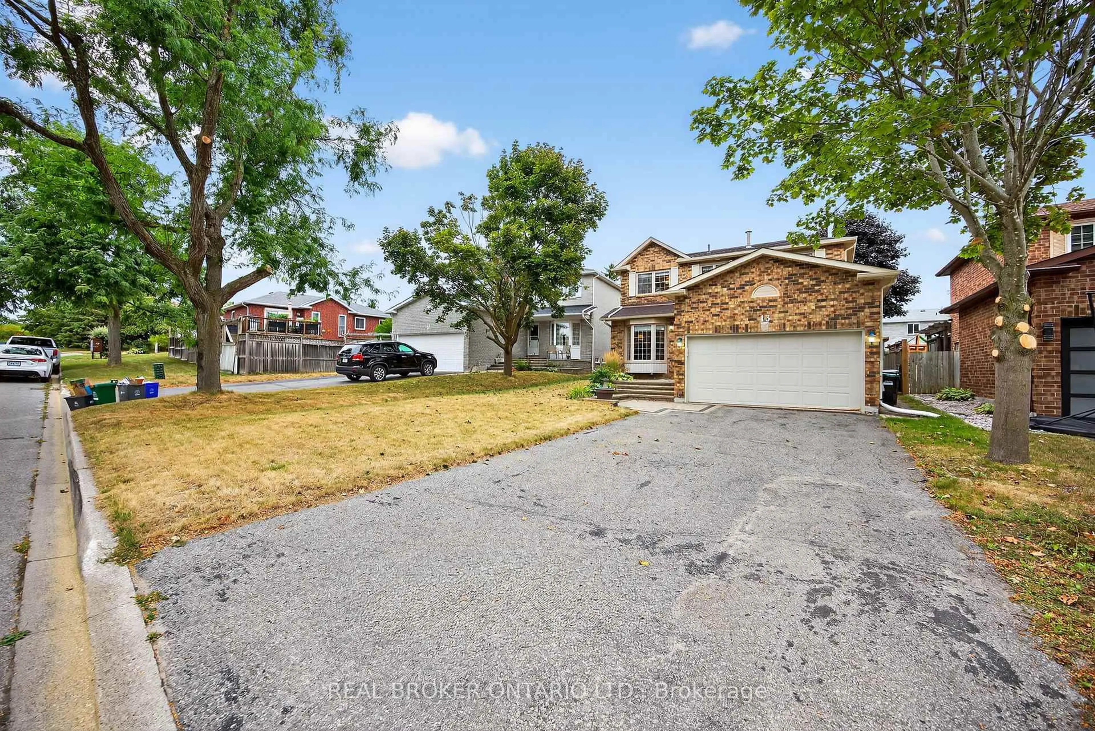 A pic from outside/outdoor area/front of a property/back of a property/a pic from drone, street for 13 BALLISTON Rd, Barrie Ontario L4N 6Z6