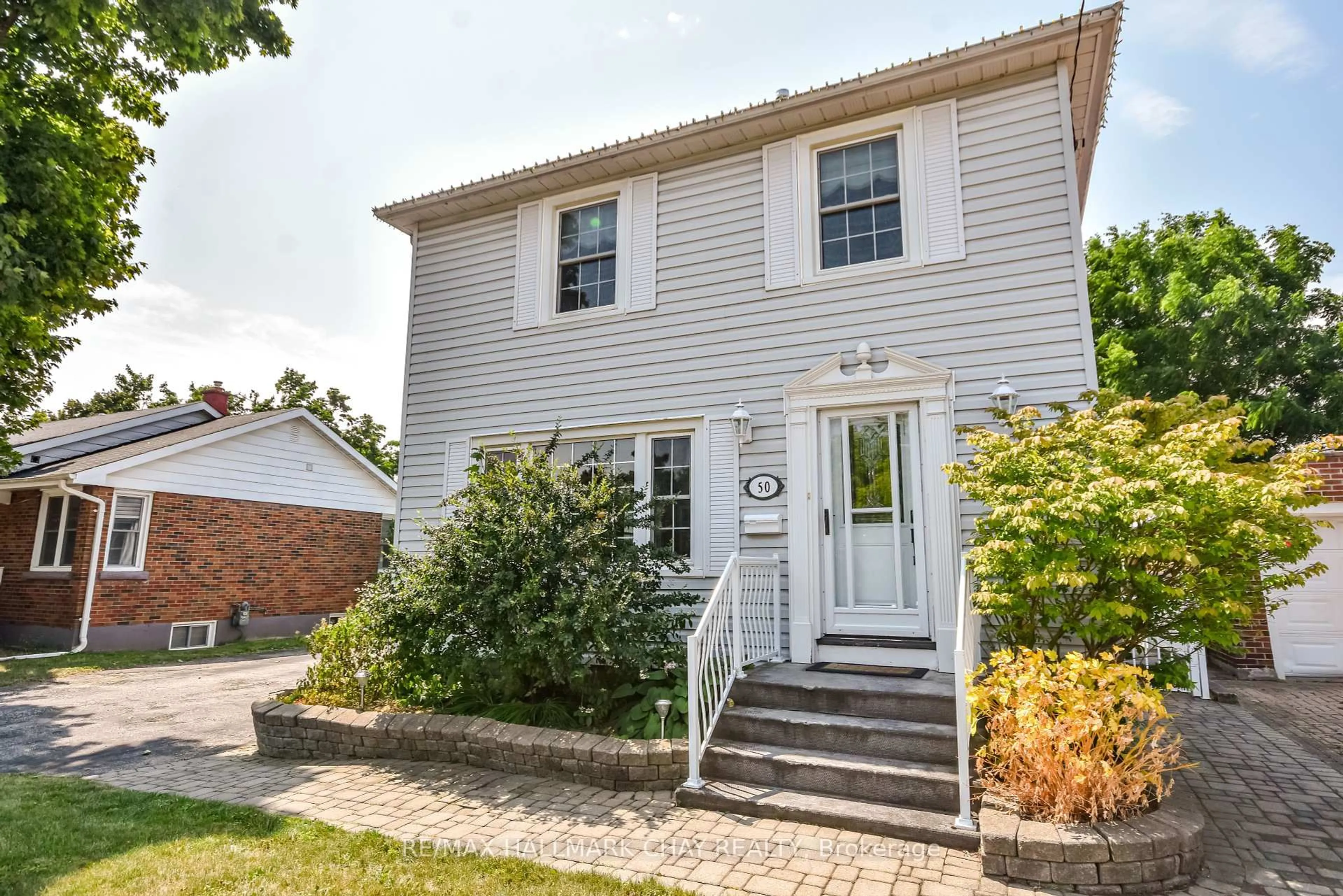 Home with brick exterior material, street for 50 Newton St, Barrie Ontario L4M 3N5