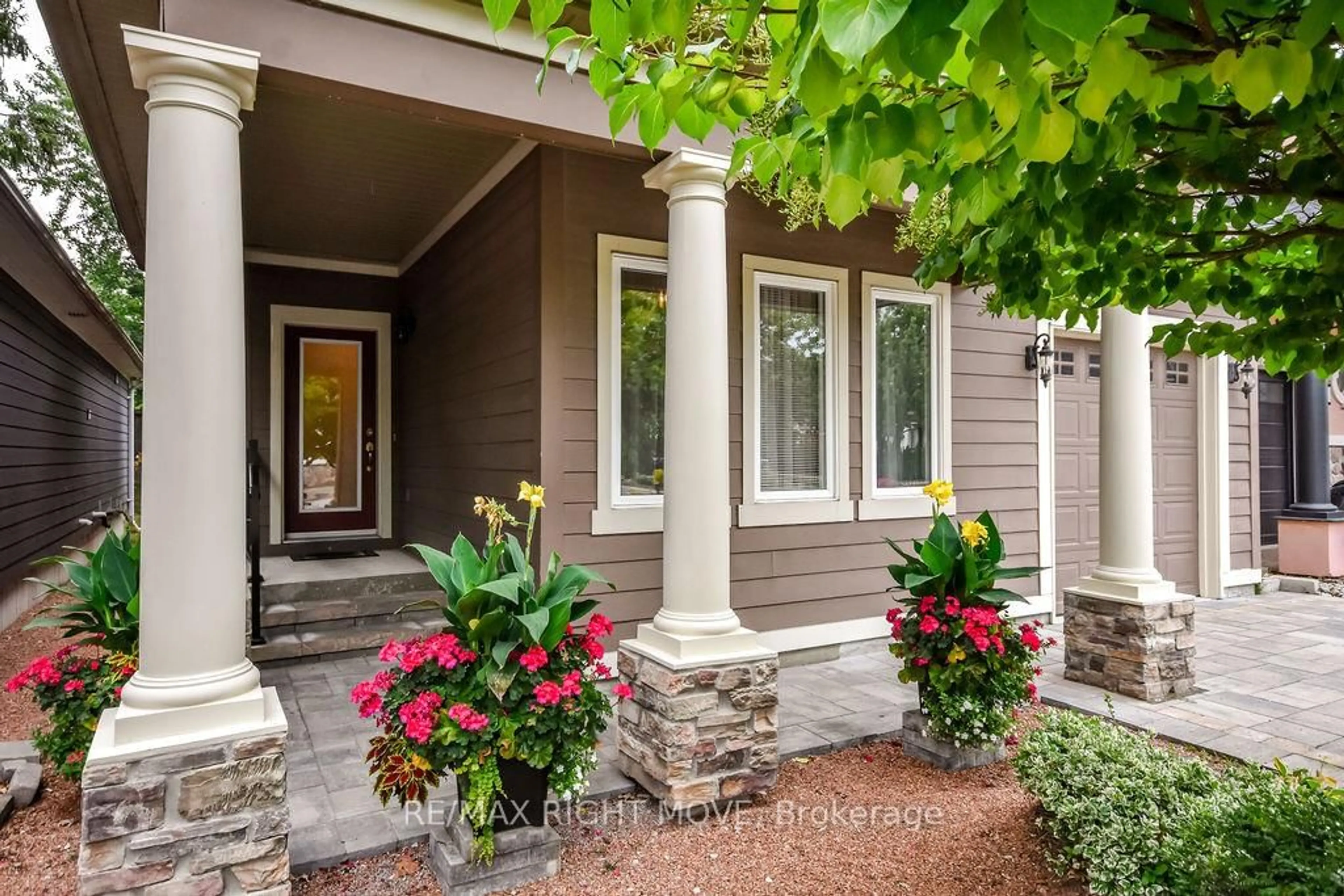 Indoor entryway for 5 INVERMARA Crt #6, Orillia Ontario L3V 6B4