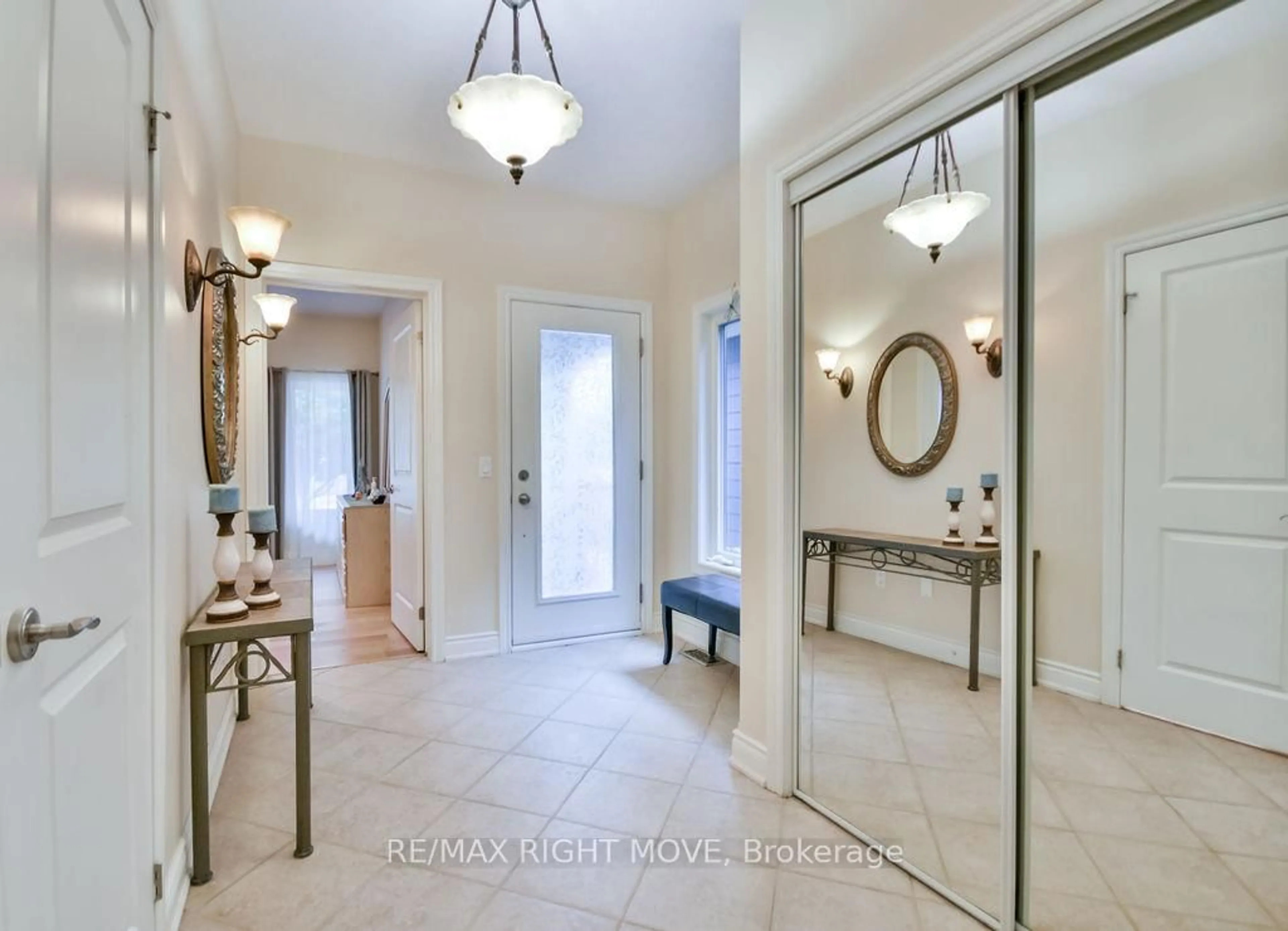 Indoor entryway for 5 INVERMARA Crt #6, Orillia Ontario L3V 6B4