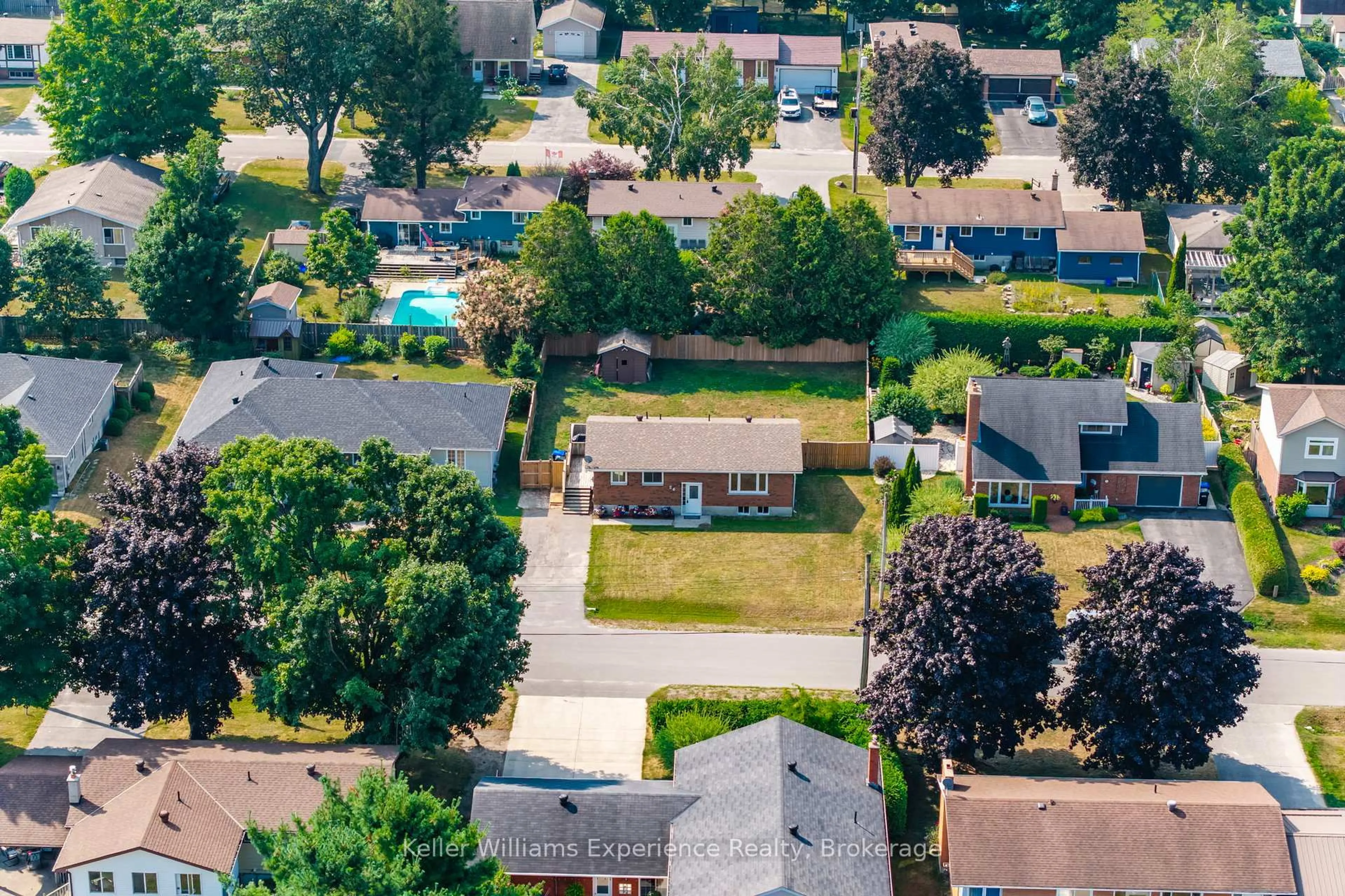 A pic from outside/outdoor area/front of a property/back of a property/a pic from drone, street for 26 Richelieu St, Penetanguishene Ontario L9M 1H3