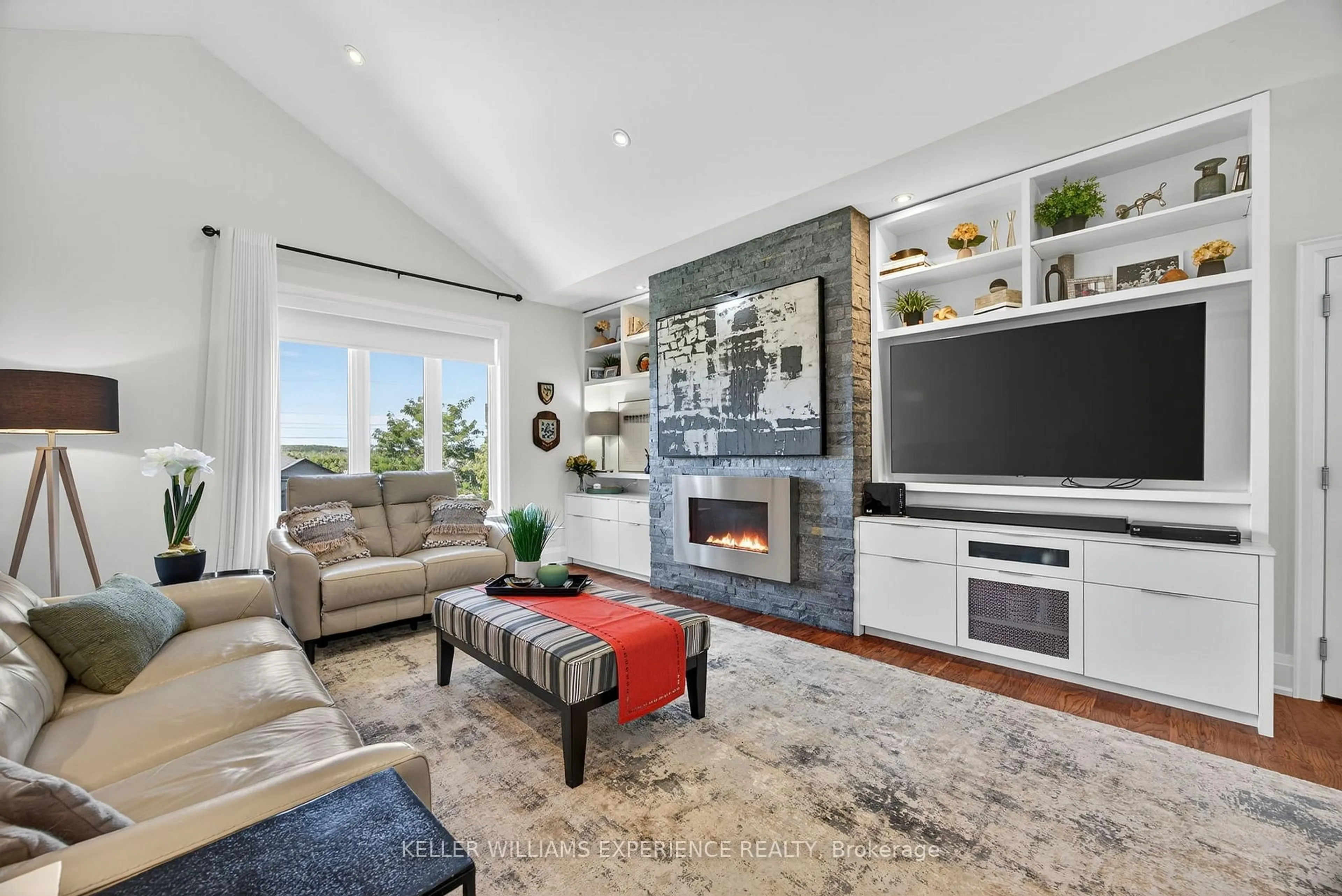 Living room with furniture, unknown for 1435 15 16th Sdrd, Oro-Medonte Ontario L0L 2E0