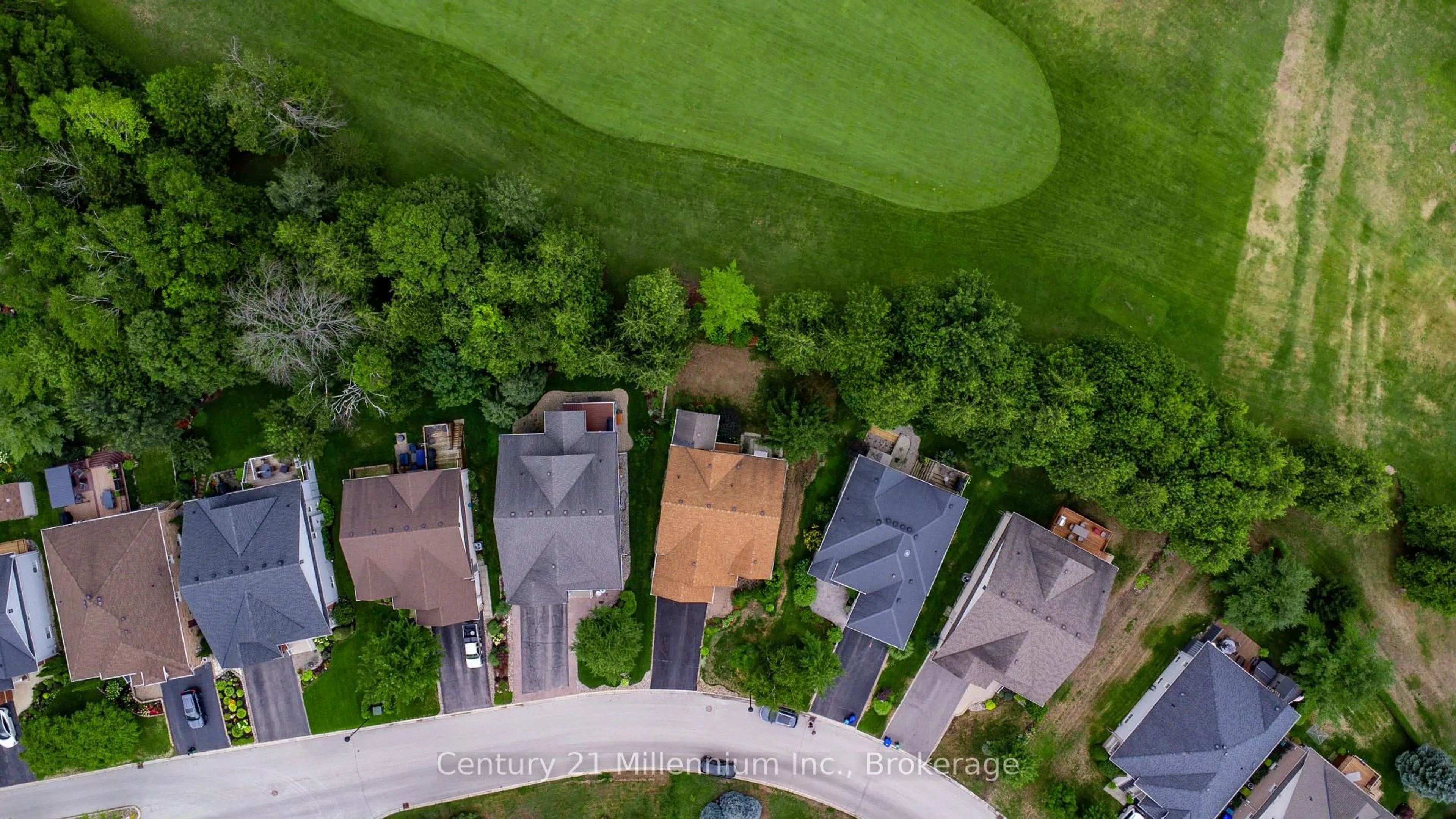 A pic from outside/outdoor area/front of a property/back of a property/a pic from drone, street for 13 Marlwood Ave, Wasaga Beach Ontario L9Z 1S9